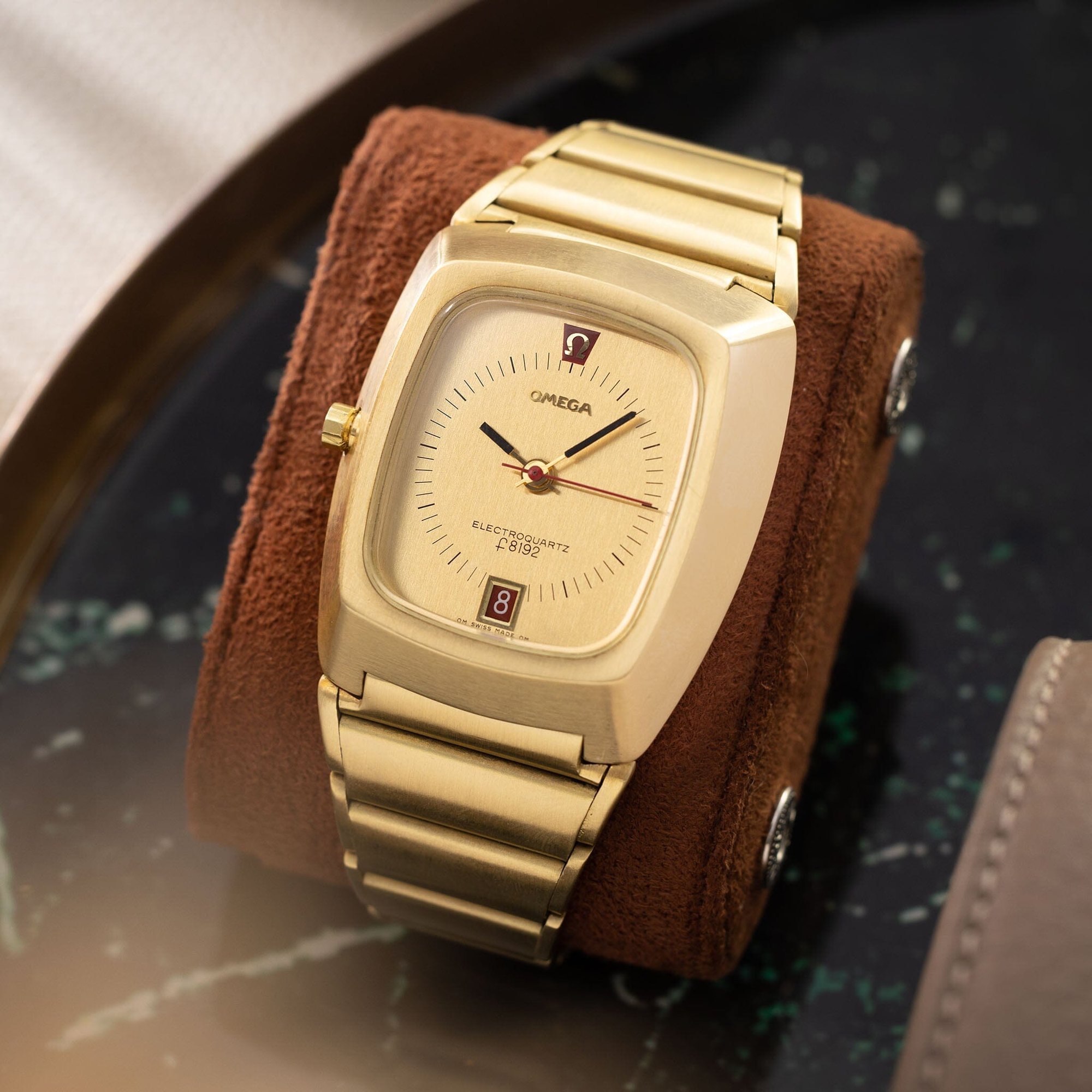 تصویر منبع؛ ساعت مچی امگا طلا ۱۸ عیار Omega Ref. 196.006 با موتور Beta 21