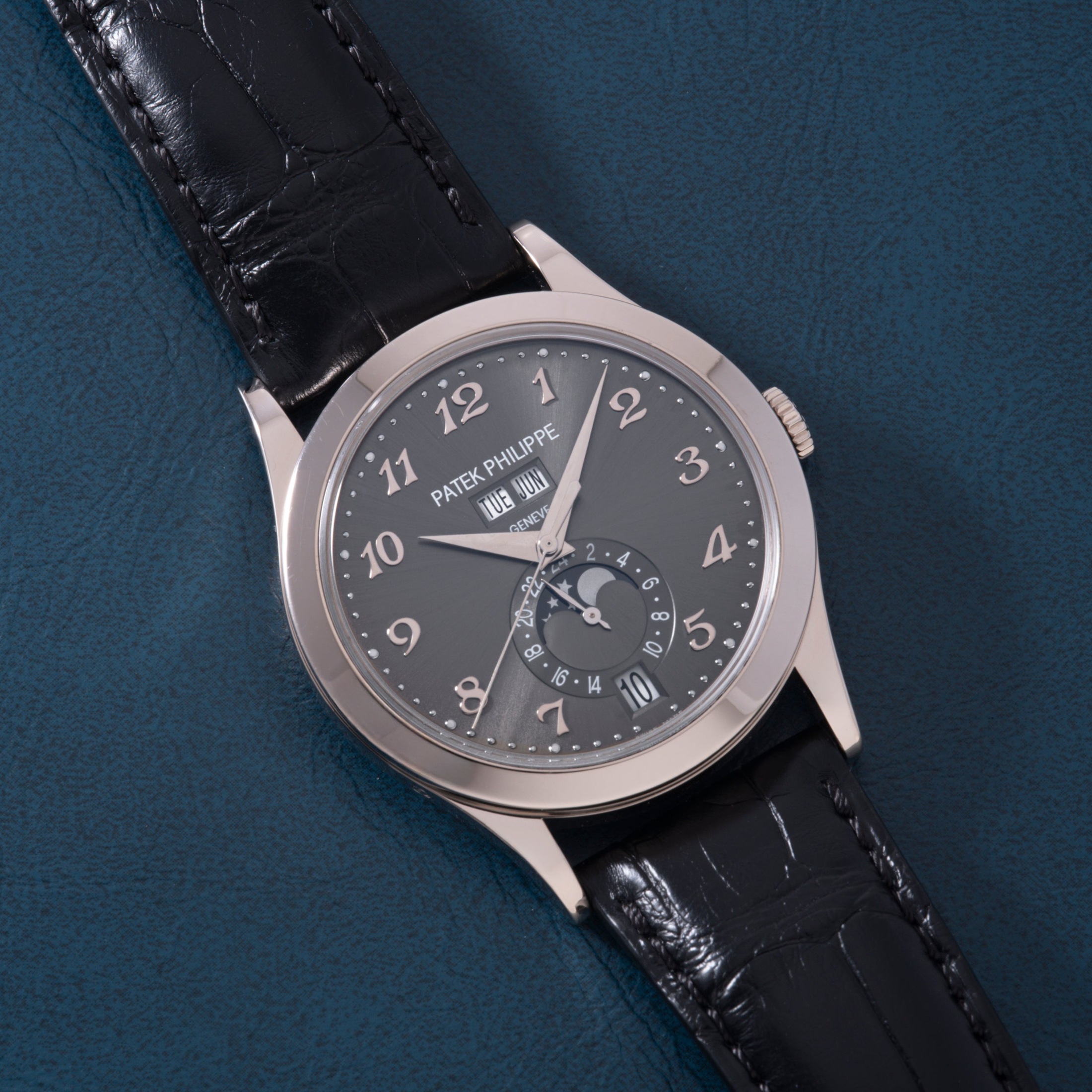 تصویر منبع؛ ساعت Patek Philippe Annual Calendar Moon Phase Ref. 5396G-014