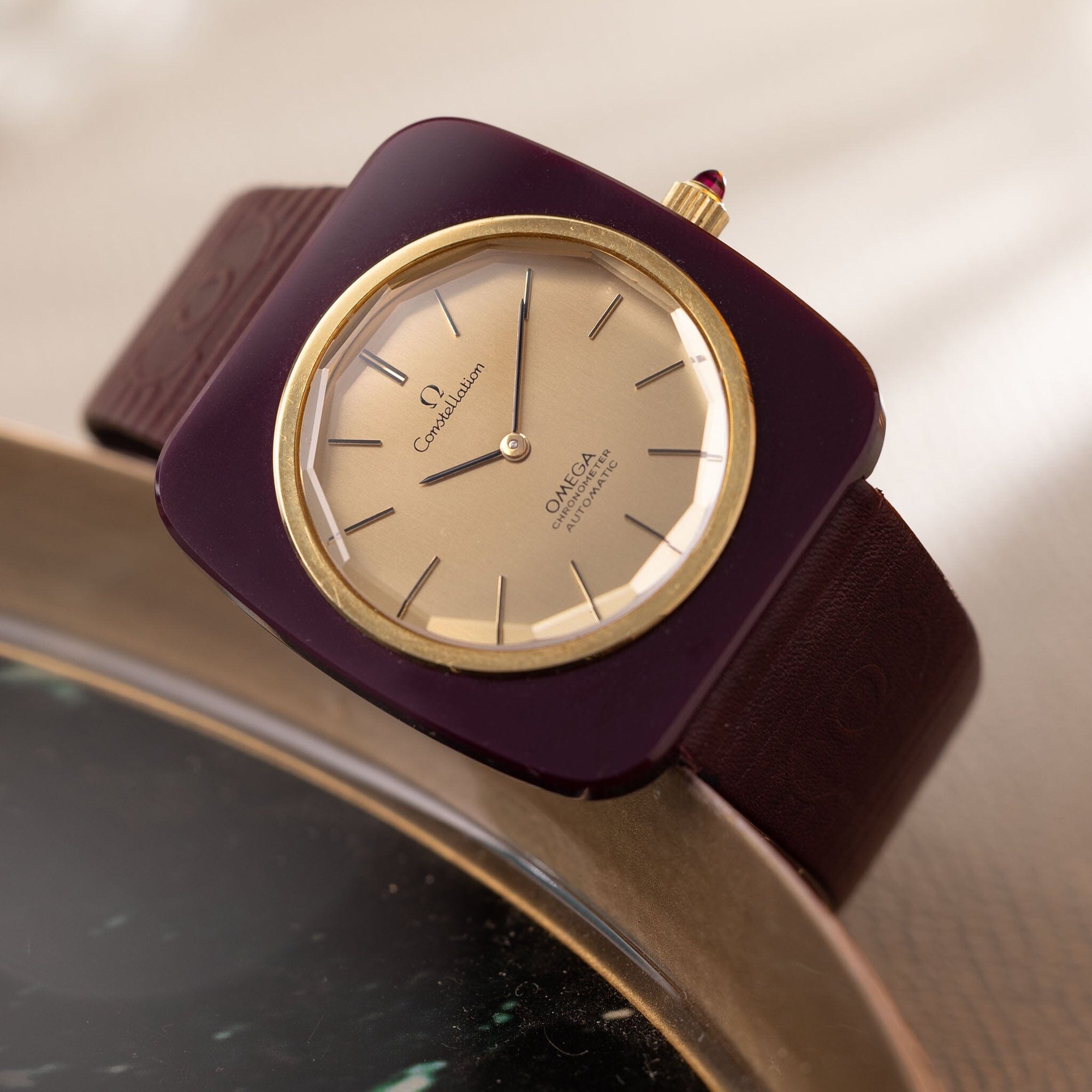تصویر منبع؛ ساعت مچی Omega Constellation رفرنس 157.0003 قاب سرامیک و طلای ۱۸ عیار