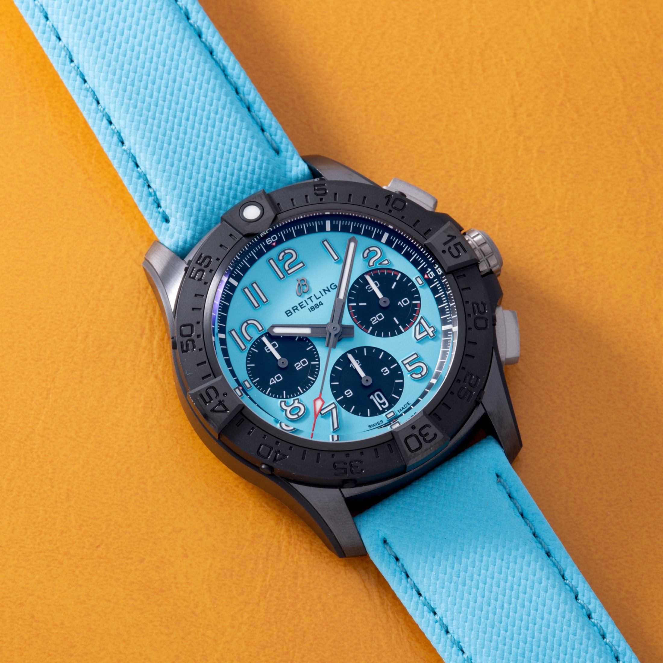 تصویر منبع؛ ساعت مچی Breitling Avenger B01 42