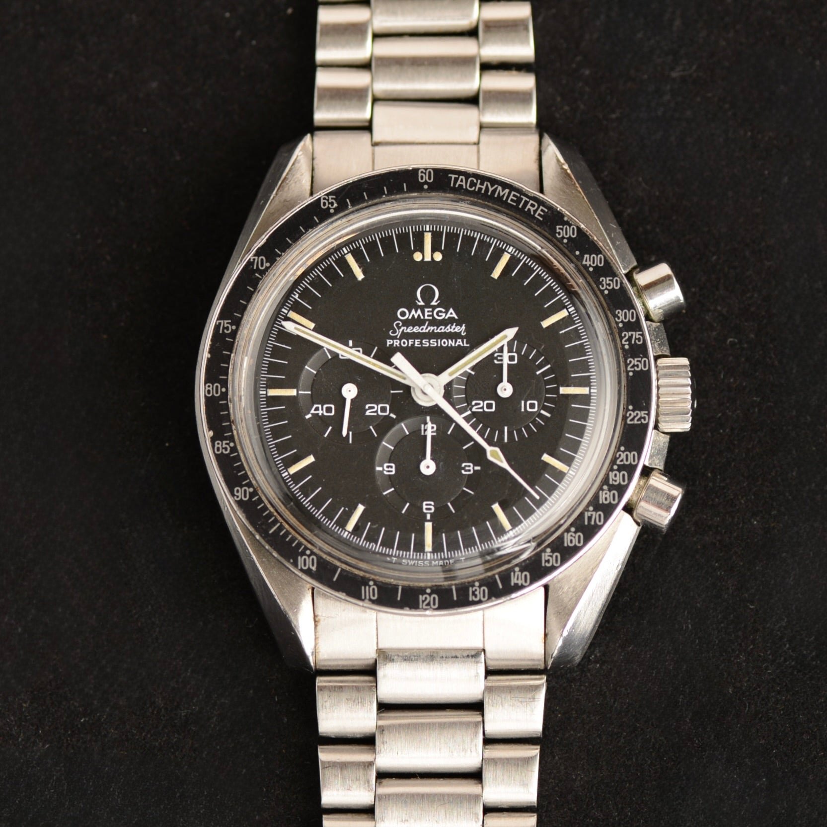 تصویر منبع؛ ساعت مچی کرنوگراف Omega Speedmaster Professional رفرنس 145.022-74 ST سال ۱۹۷۵