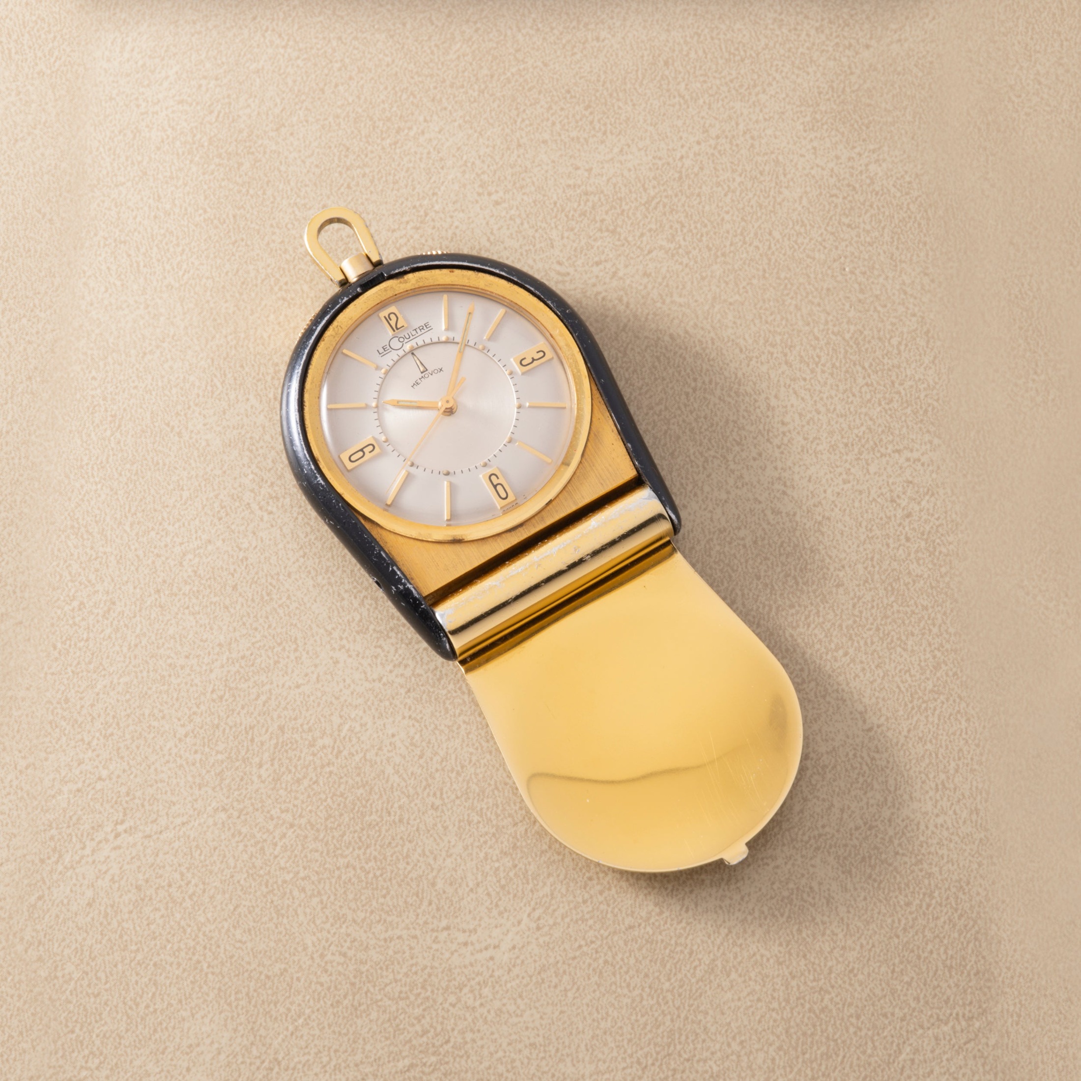 تصویر منبع؛ ساعت رومیزی مسافرتی Jaeger-LeCoultre Memovox