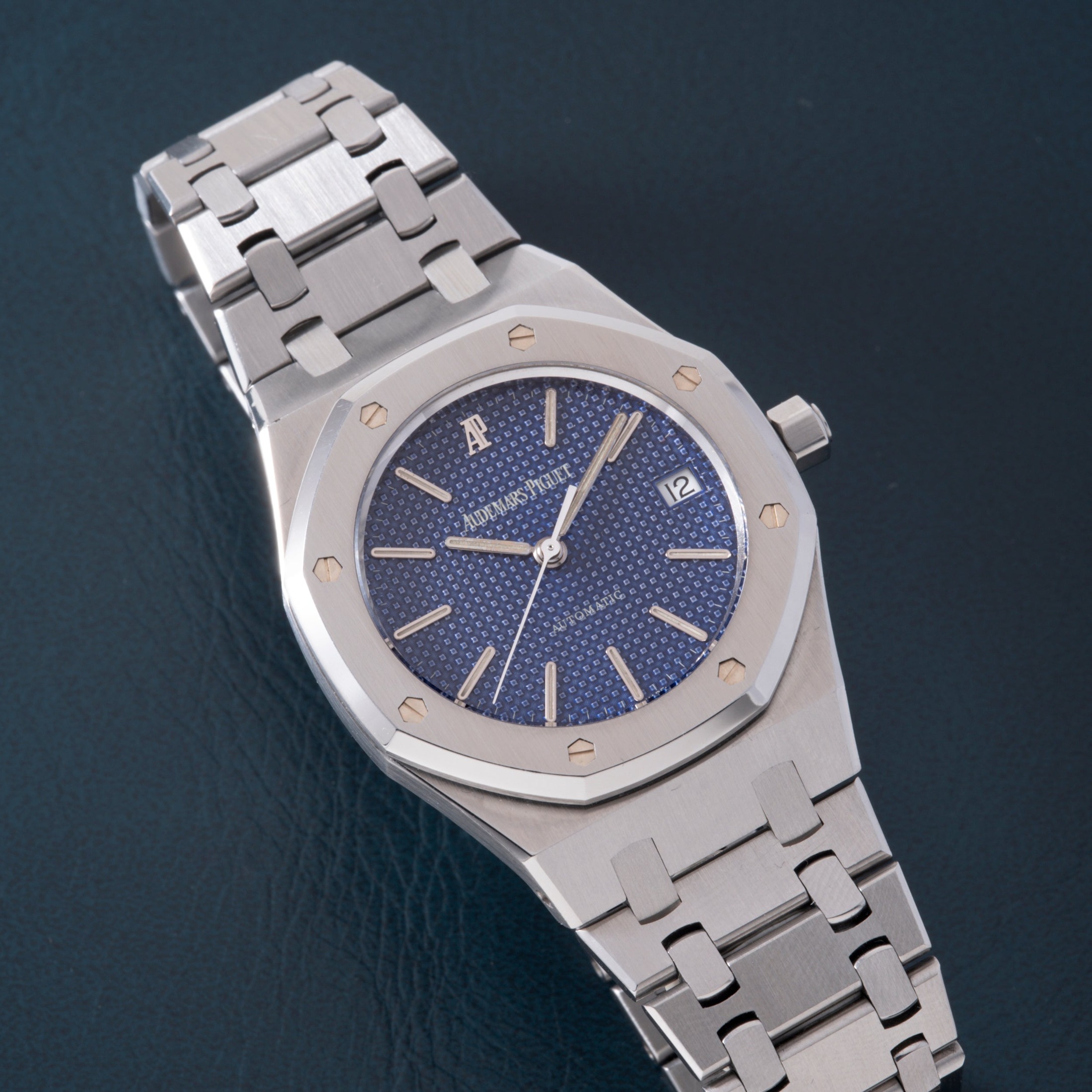 تصویر منبع؛ ساعت Audemars Piguet Royal Oak مدل 'Yves Klein' رفرنس 14790ST