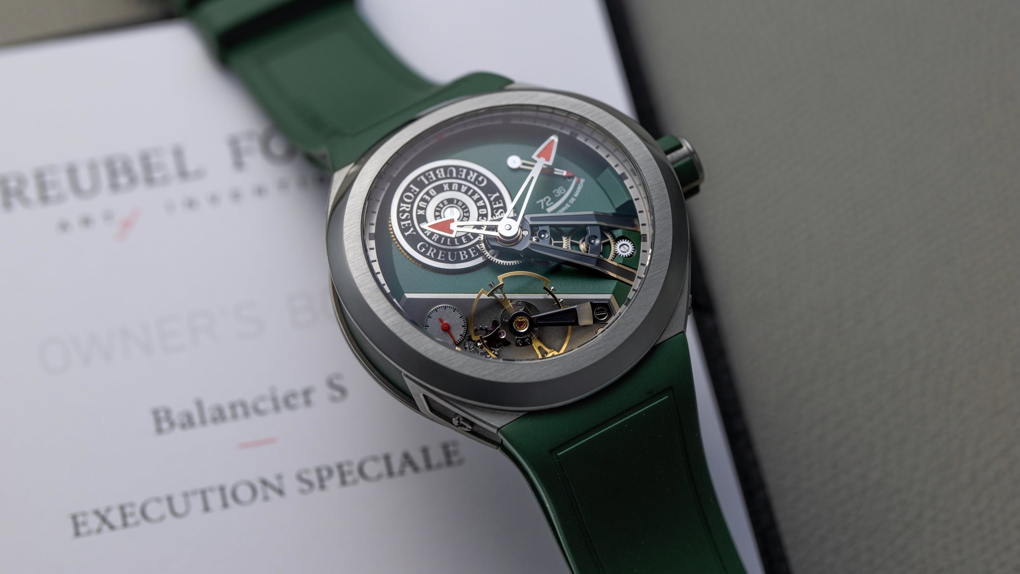 تصویر منبع؛ ساعت مچی Greubel Forsey مدل Balancier Convexe S Green تیتانیومی