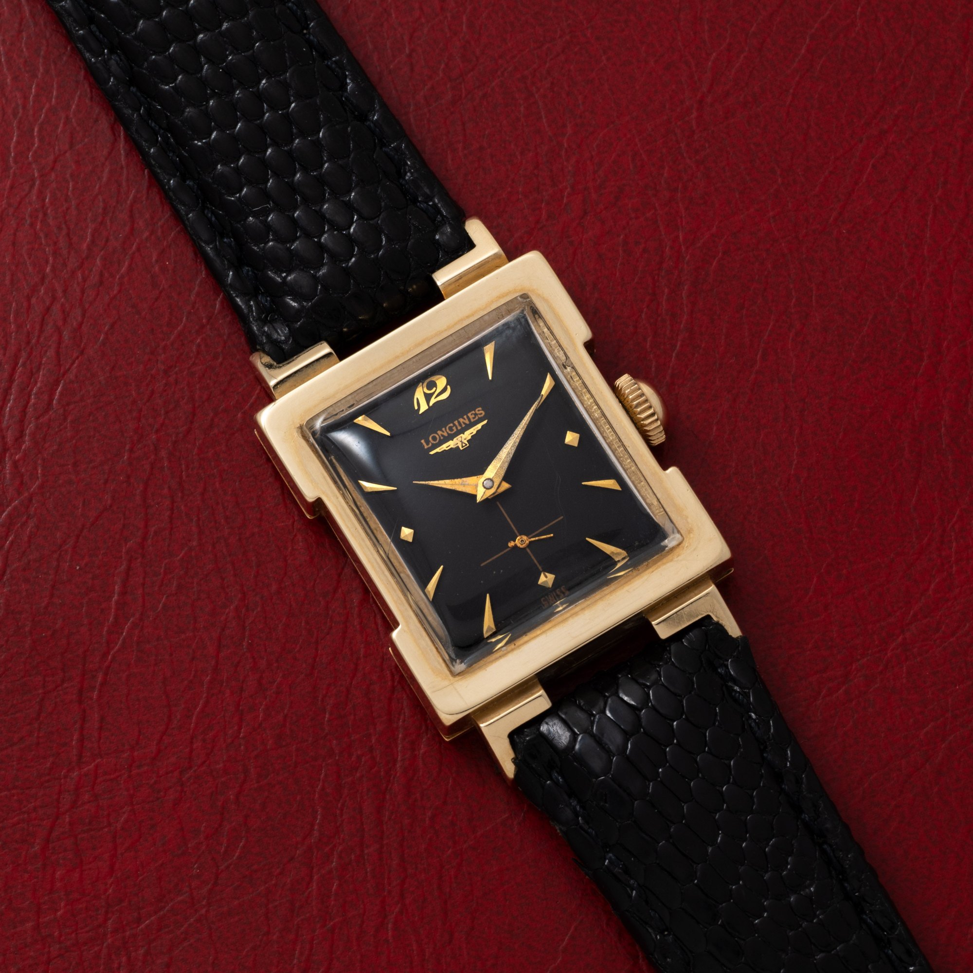 تصویر منبع؛ ساعت مچی Longines Tank قاب طلا دهه ۱۹۵۰