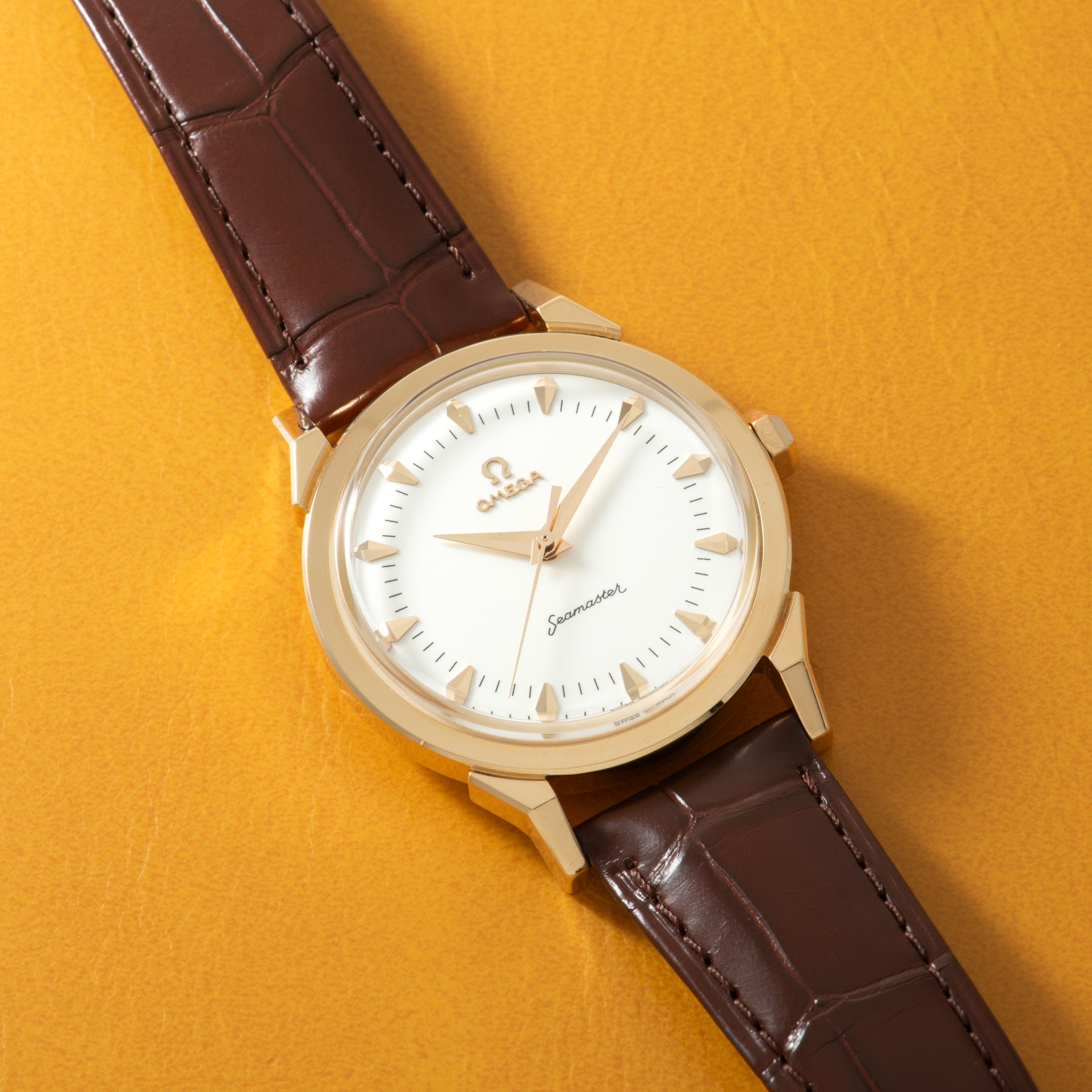 تصویر منبع؛ ساعت مچی Omega Milano Cortina با قاب طلای Moonshine
