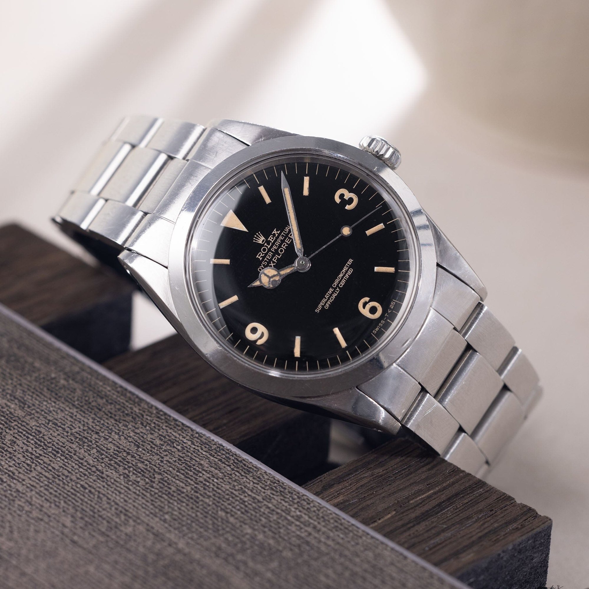 تصویر منبع؛ ساعت مچی رولکس Rolex Explorer رفرنس 1016 با صفحه Gilt سال ۱۹۶۷
