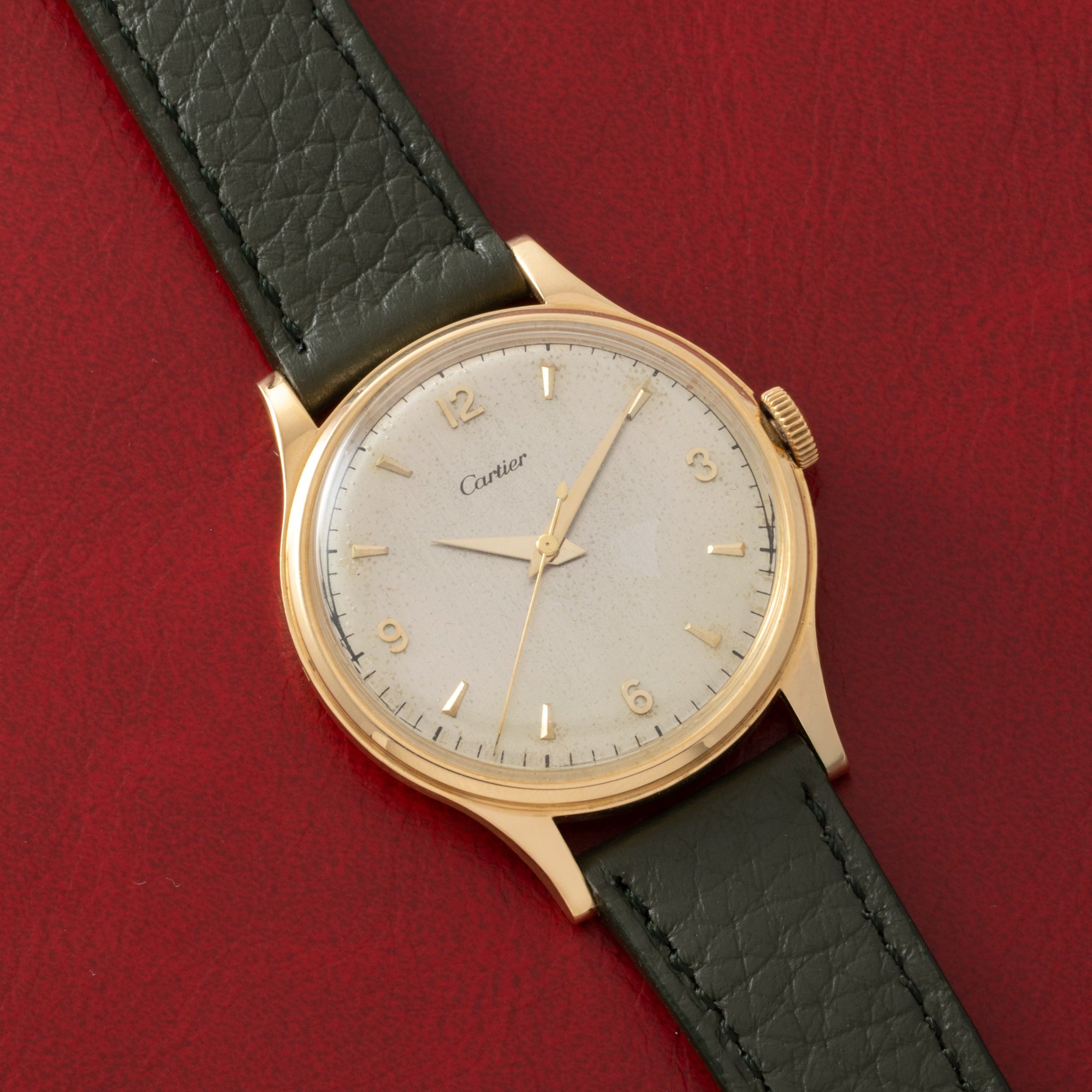 تصویر منبع؛ ساعت مچی رسمی Cartier Calatrava مدل European Watch & Clock Company دهه ۱۹۵۰