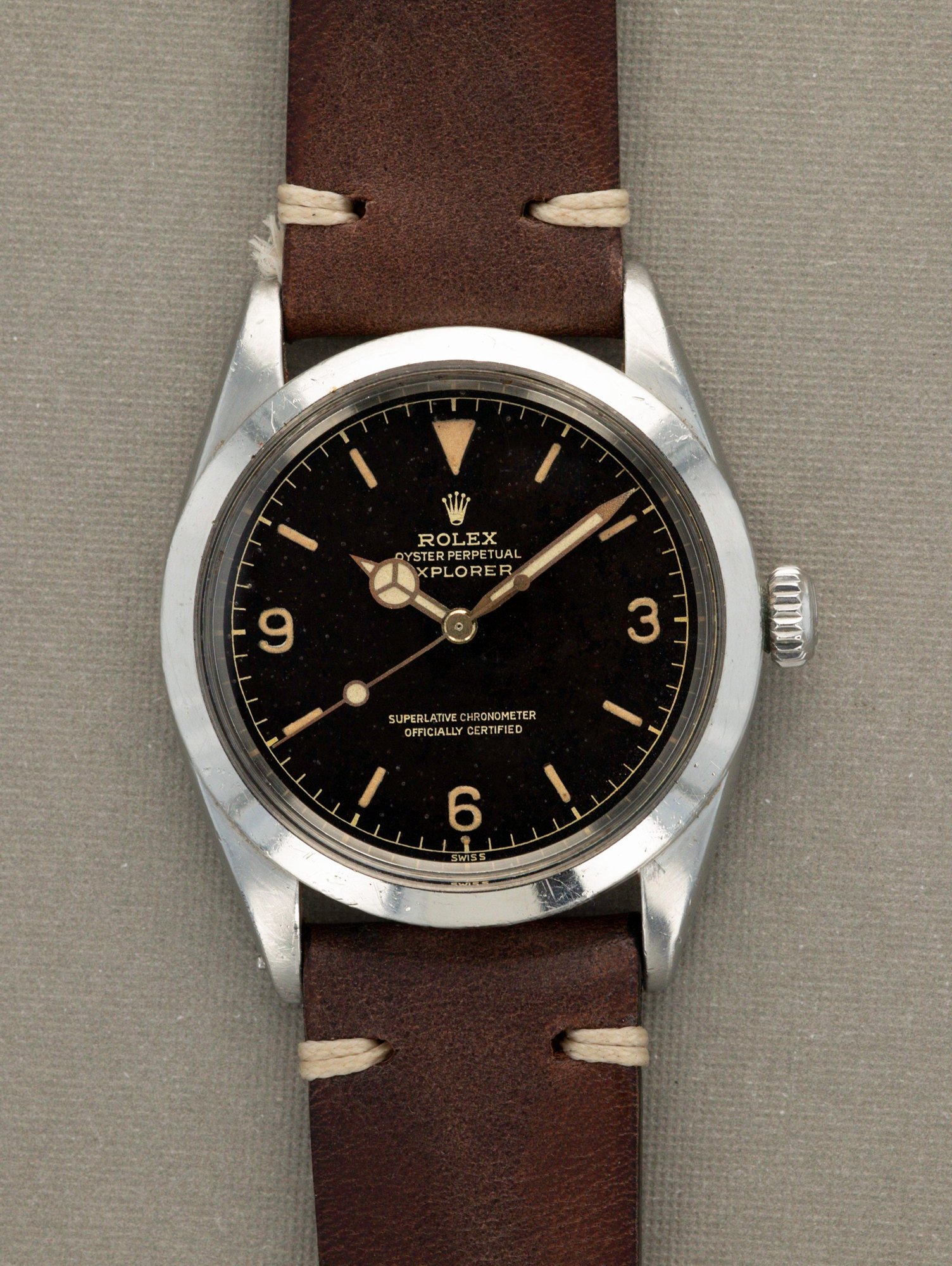 تصویر منبع؛ ساعت مچی Rolex Explorer I رفرنس 1016 با صفحه تروپیکال گیلت و اکسکلامیشن پوینت