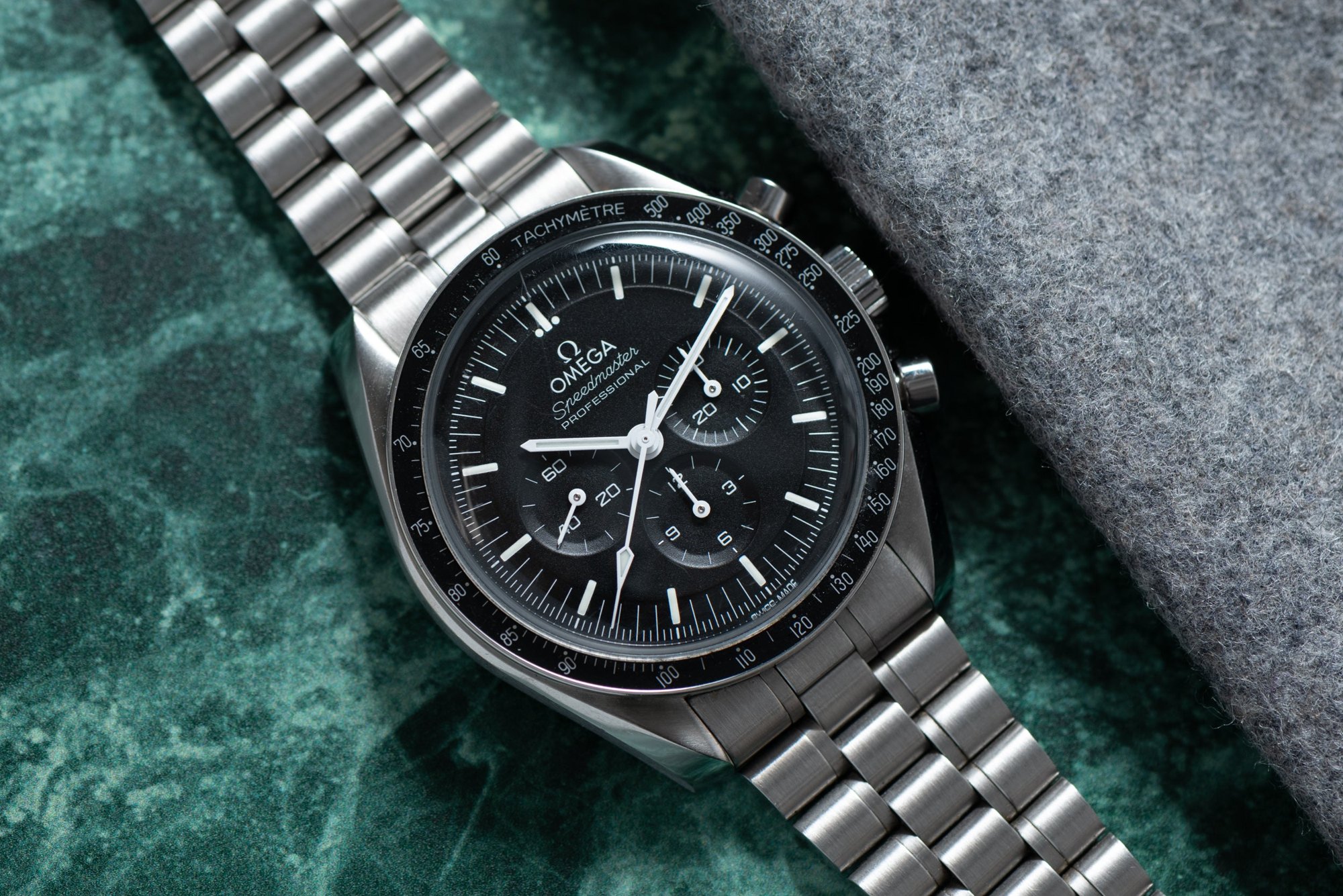 تصویر منبع؛ ساعت مچی کرنوگراف دستی Omega Speedmaster Professional رفرنس 310.30.42.50.01.001
