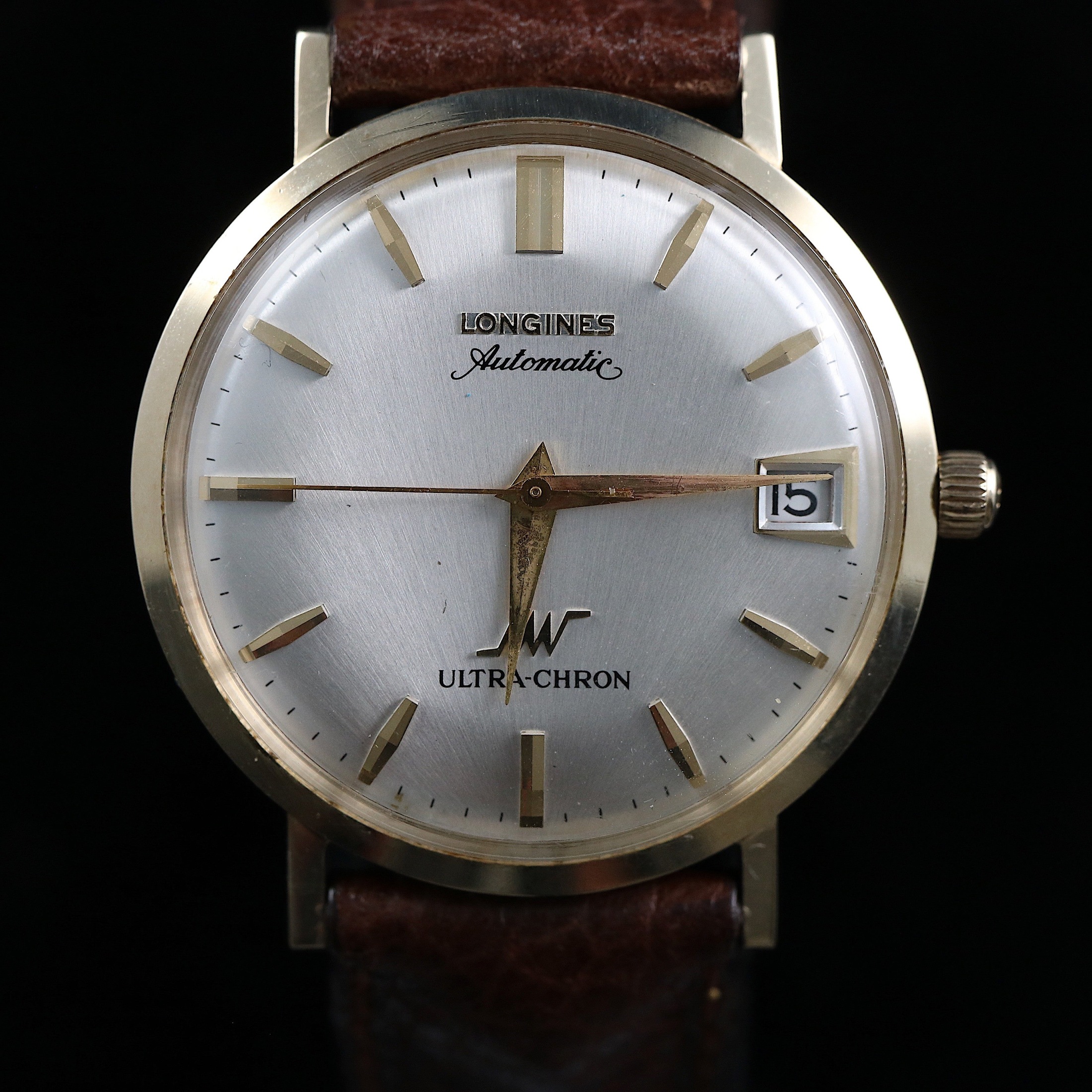 تصویر منبع؛ ساعت Longines Ultrachron با بدنه طلای ۱۴ عیار