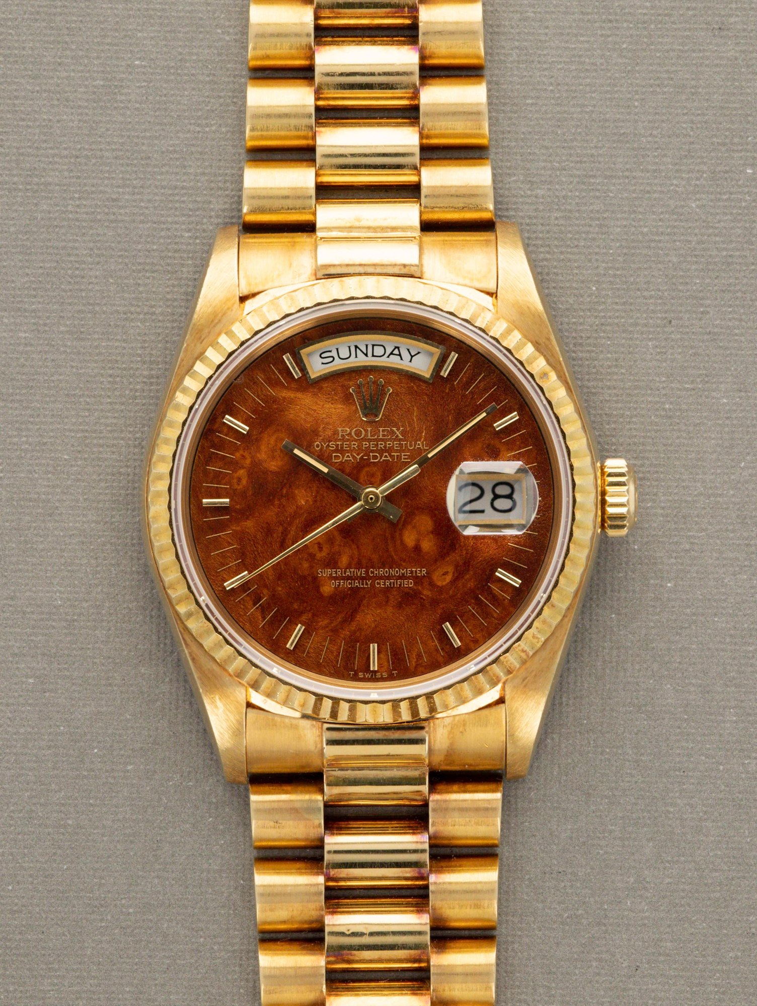 تصویر منبع؛ ساعت مچی طلا Rolex Day-Date Ref. 18038 با صفحه Burlwood