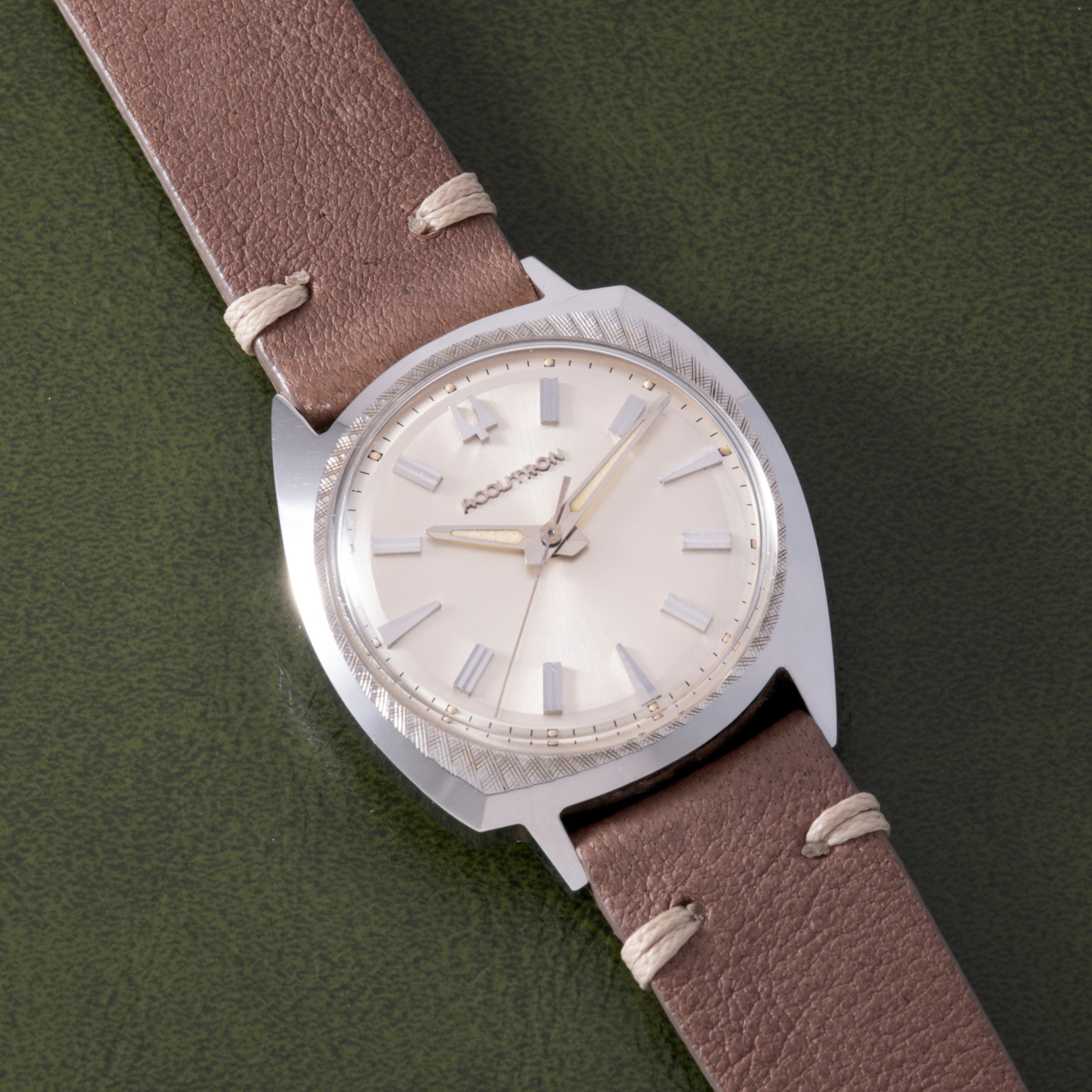 تصویر منبع؛ Bulova Accutron 'Floppy Football'