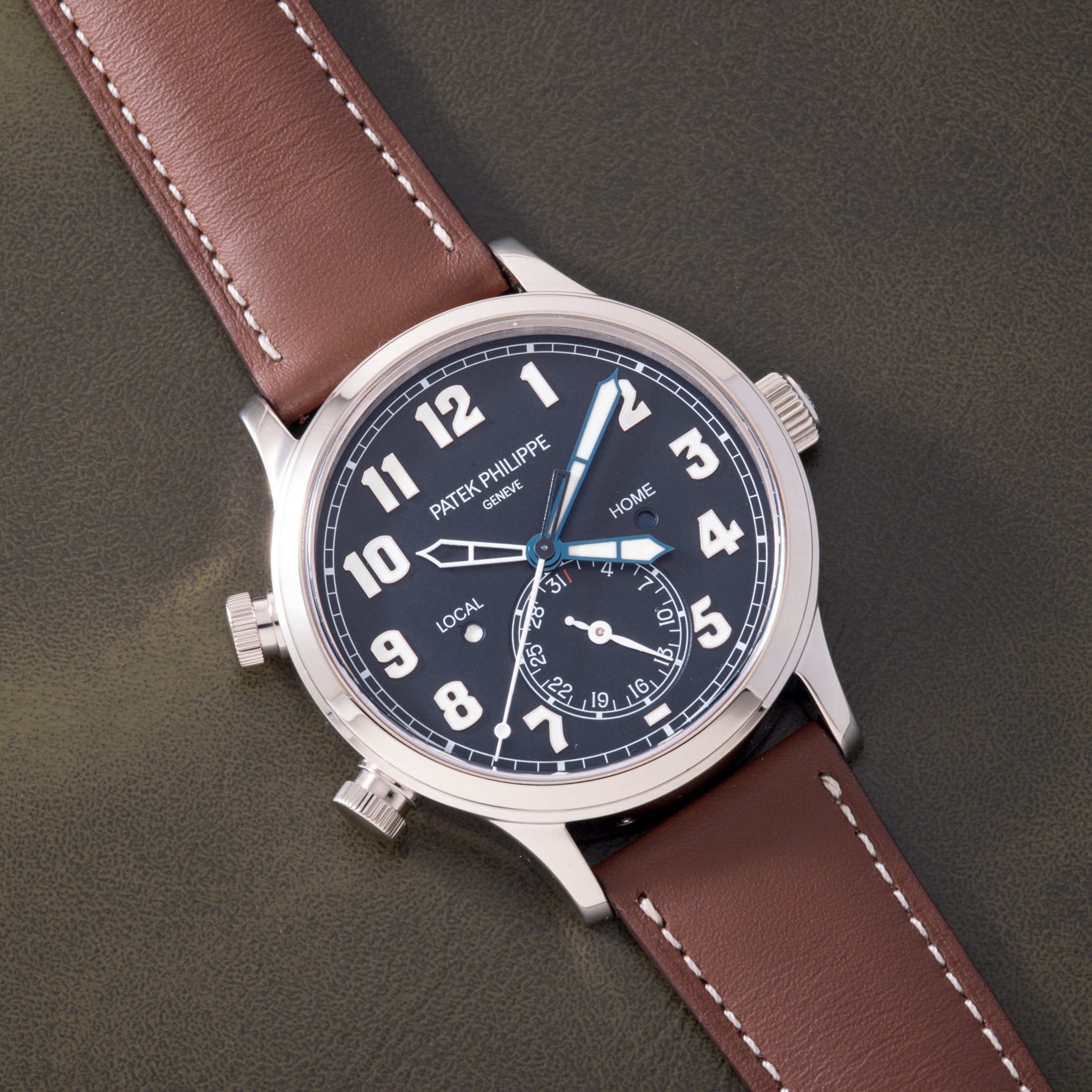 تصویر منبع؛ ساعت Patek Philippe Calatrava Pilot Travel Time Ref. 5524G-001