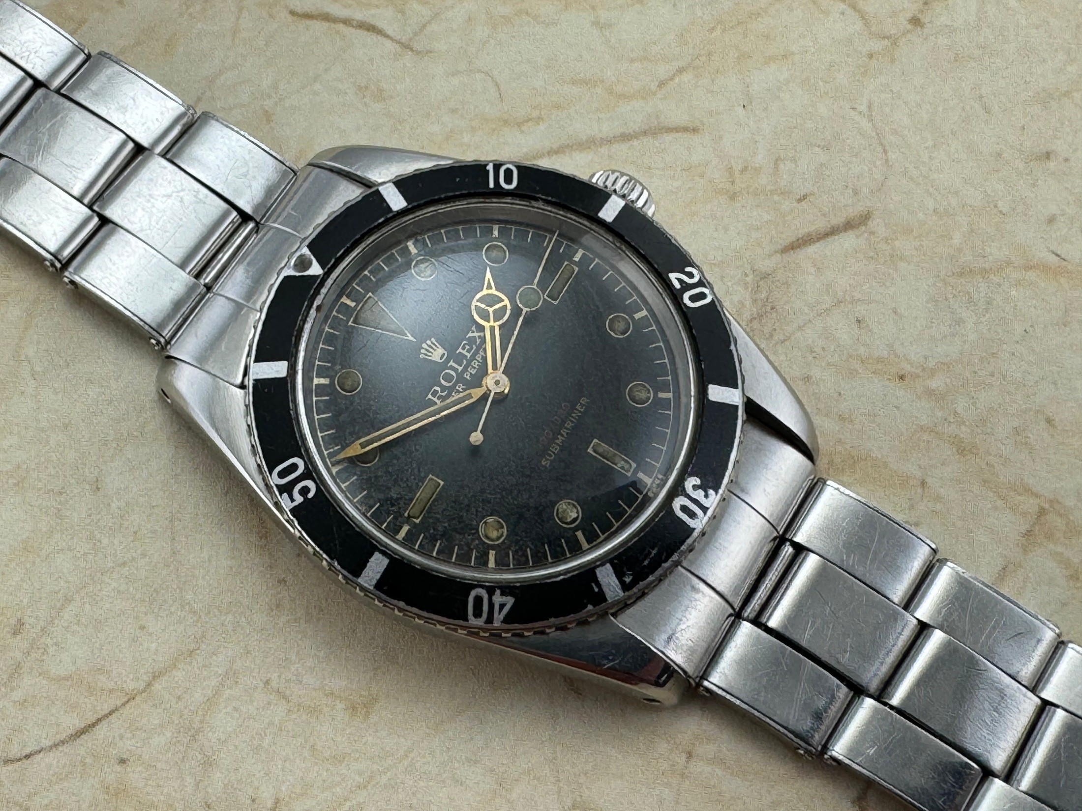 تصویر منبع؛ ساعت مچی Rolex Submariner Ref. 6536-1 با صفحه Red Depth Rating