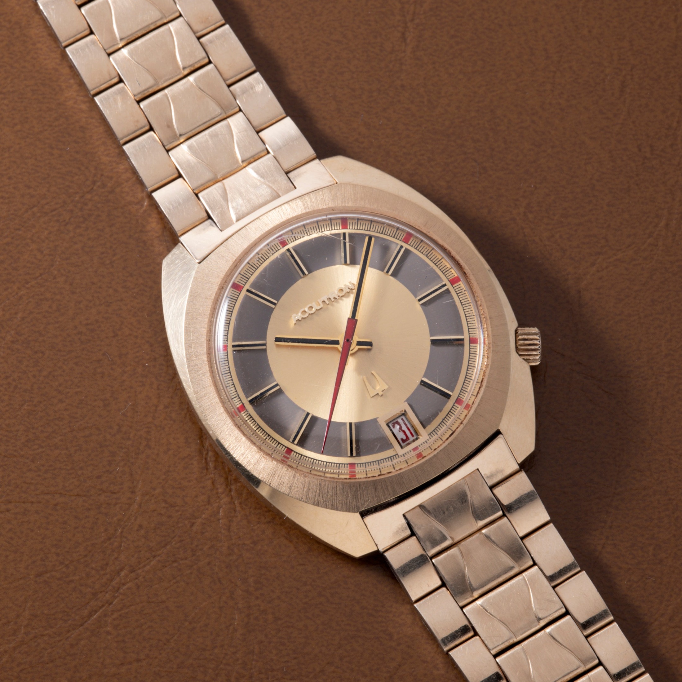 تصویر منبع؛ ساعت مچی Bulova Accutron Calendar 218