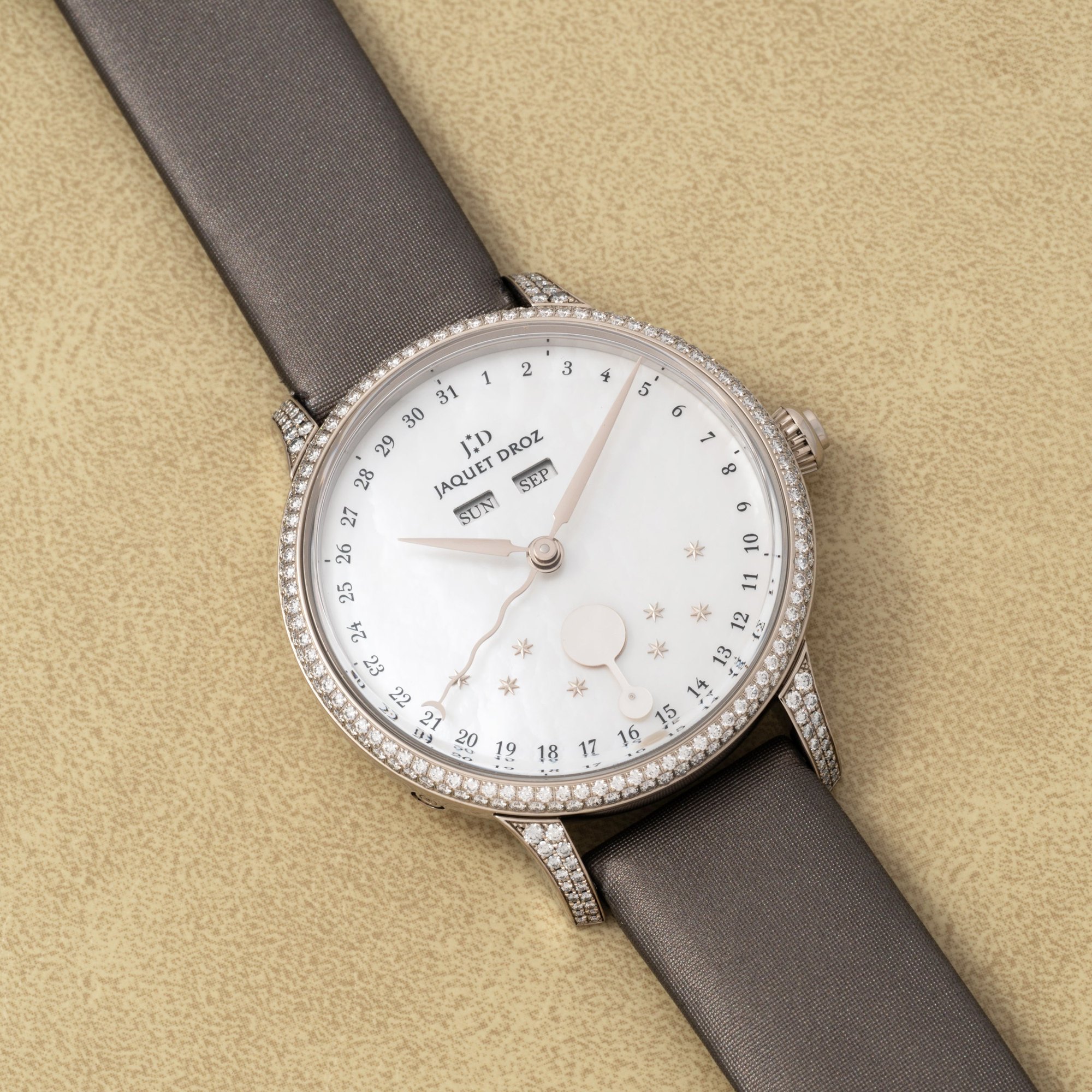 تصویر منبع؛ ساعت مچی Jaquet Droz مدل Éclipse Triple Calendar Moonphase