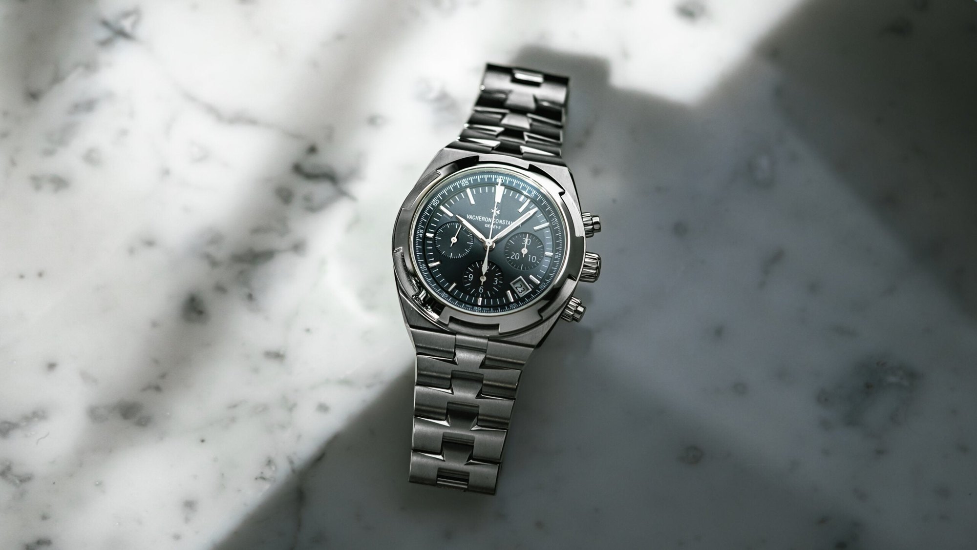 تصویر منبع؛ ساعت مچی کرنوگراف Vacheron Constantin Overseas نسخه Latin America رفرنس 5500V