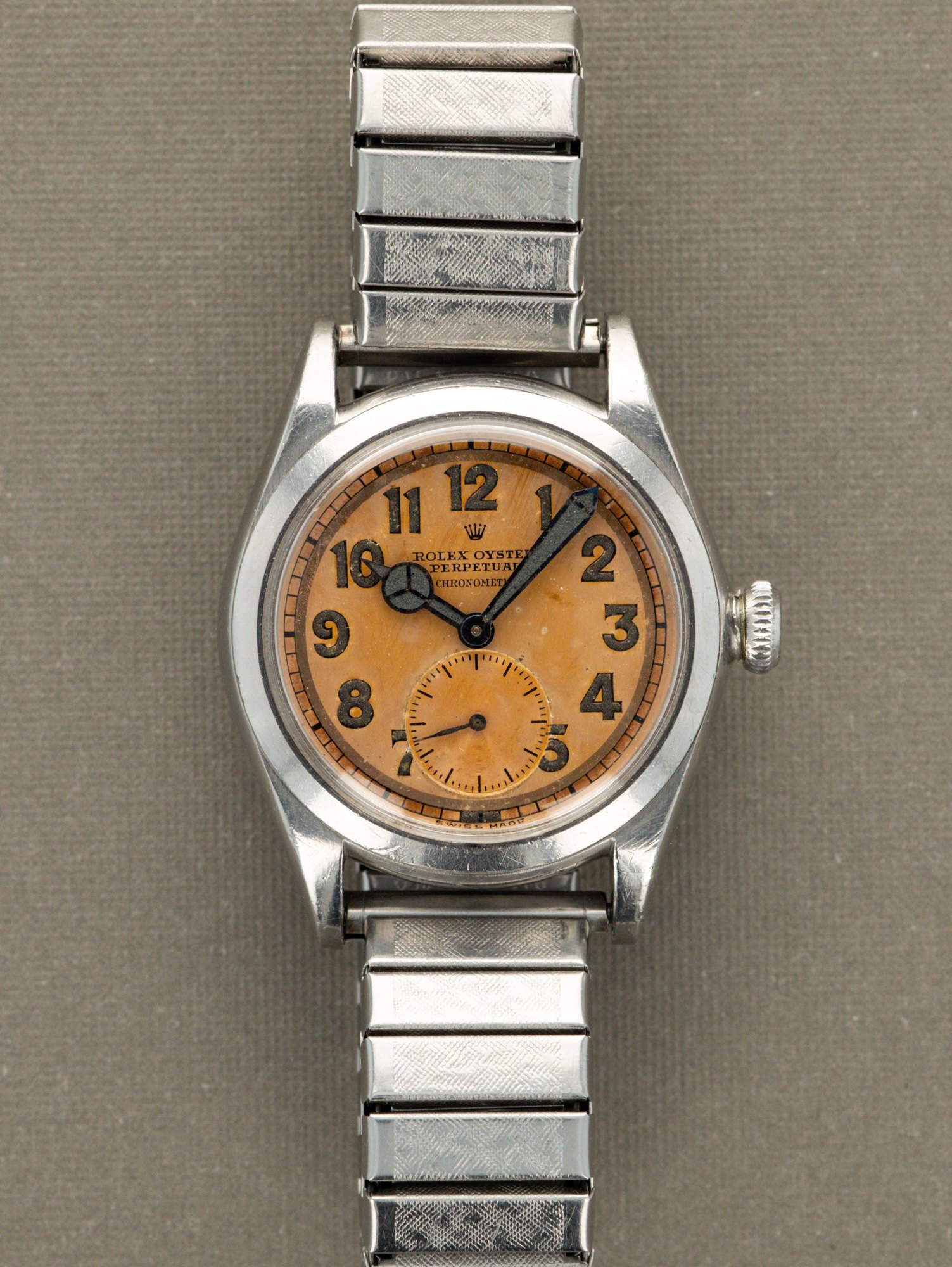 تصویر منبع؛ ساعت مچی Rolex Oyster Perpetual 'Mid Size' رفرنس 3767 با صفحه پتینهدار نارنجی