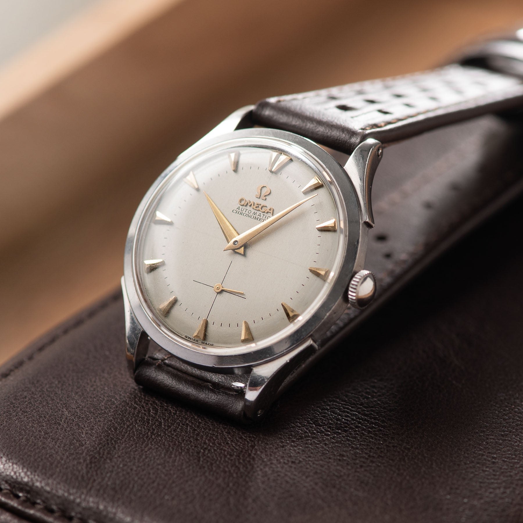 تصویر منبع؛ ساعت مچی امگا Omega Chronometer رفرنس 2374/5