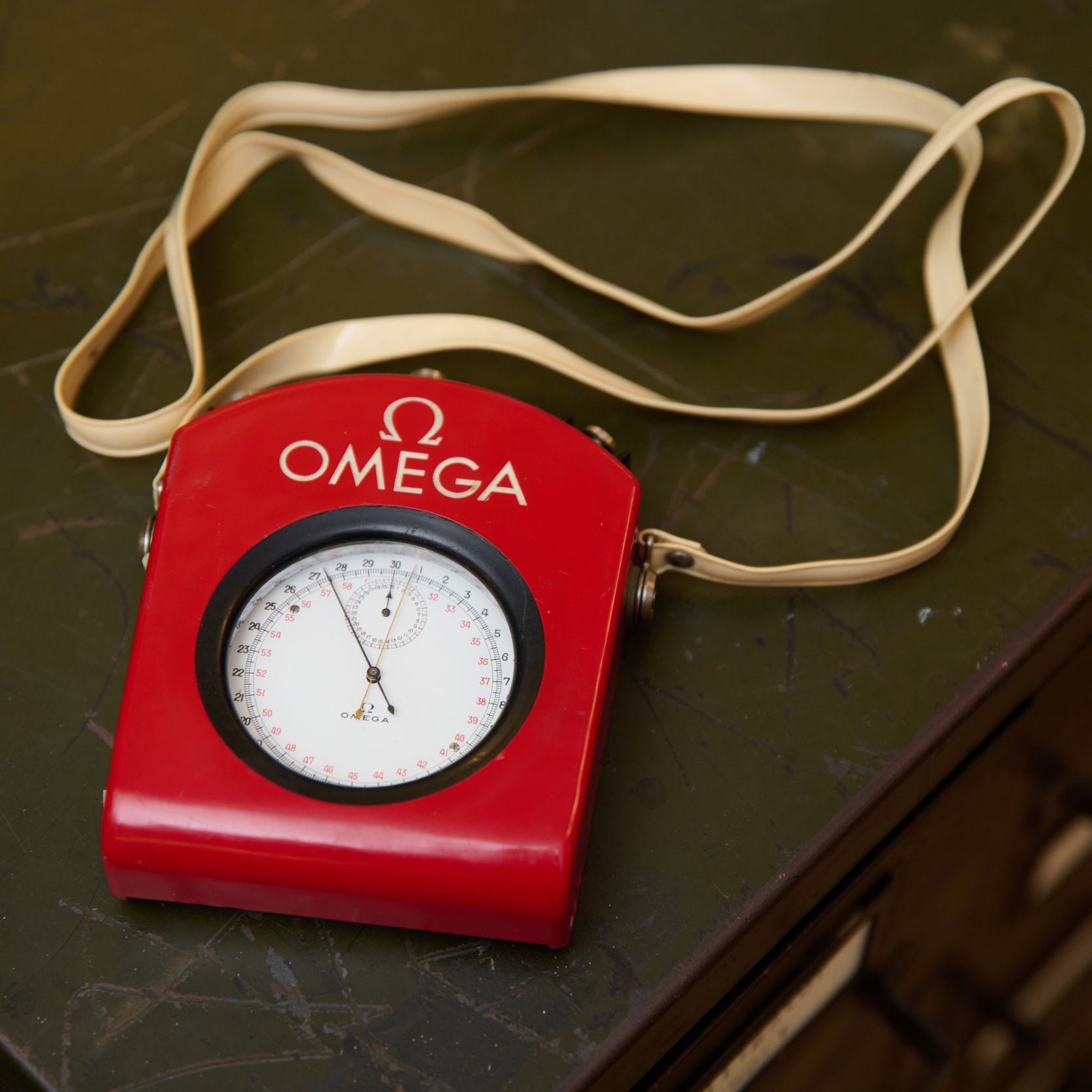 تصویر منبع؛ کرنومتر Omega رفرنس MG 1135 نسخه المپیک با کالیبر 1210 و قابلیت Rattrapante