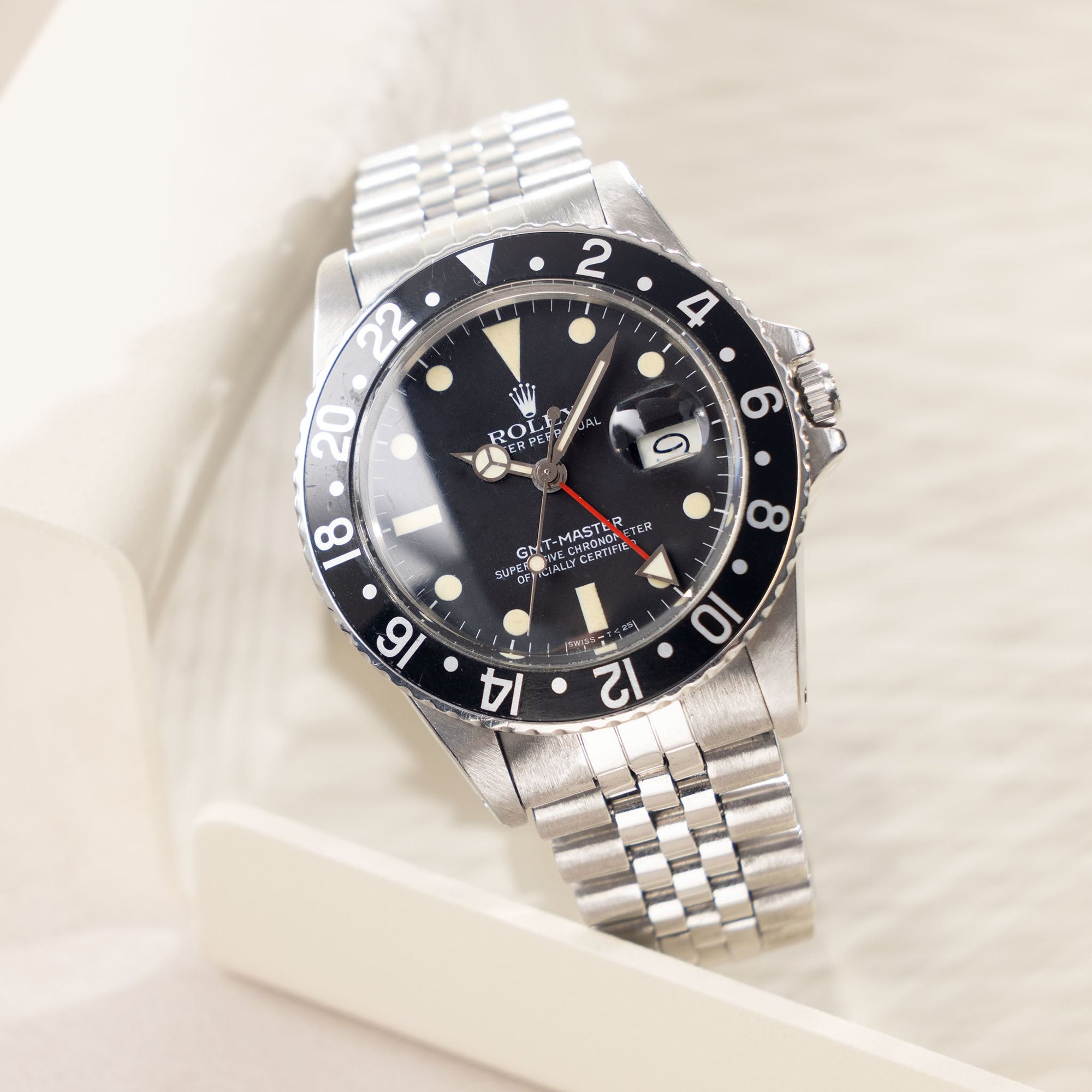 تصویر منبع؛ ساعت مچی رولکس Rolex GMT-Master رفرنس 16750 با صفحه مات و برگه گارانتی