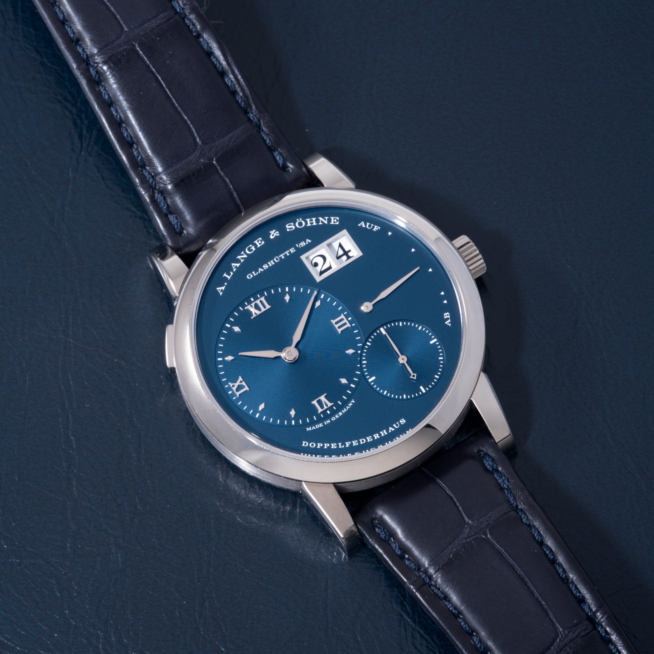 تصویر منبع؛ ساعت A. Lange & Söhne Lange 1 'Prussian Blue' مدل 191.028