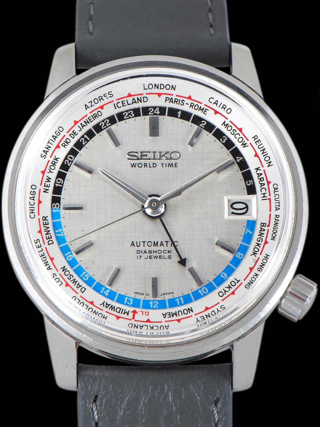 تصویر منبع؛ ساعت مچی اتوماتیک Seiko World Time رفرنس 6217-7000 با صفحه بافت کتان، سال ۱۹۶۴