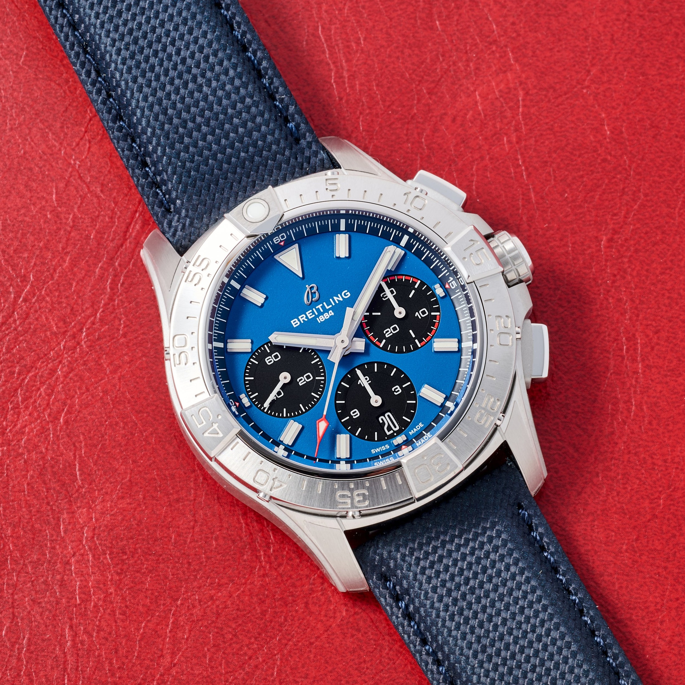 تصویر منبع؛ Breitling Avenger B01 Chronograph 42