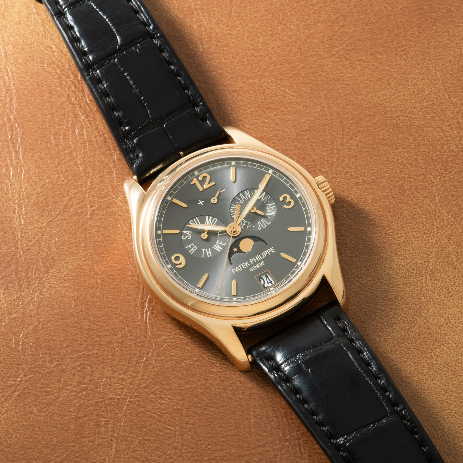 تصویر منبع؛ ساعت مچی Patek Philippe تقویم سالانه و فاز ماه رفرنس 5146J-010