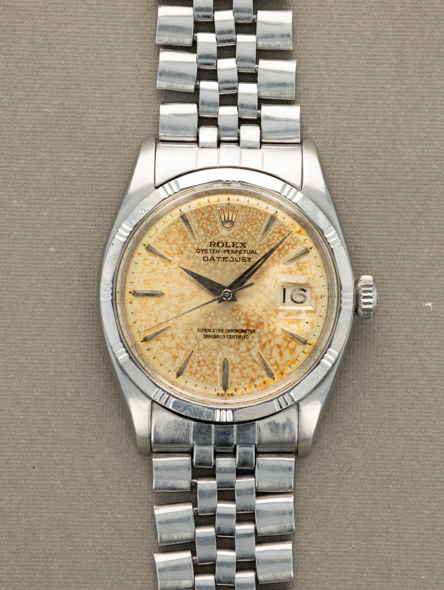 تصویر منبع؛ ساعت مچی Rolex Datejust رفرنس 1603 با بزل بامبو و صفحه پتینهدار