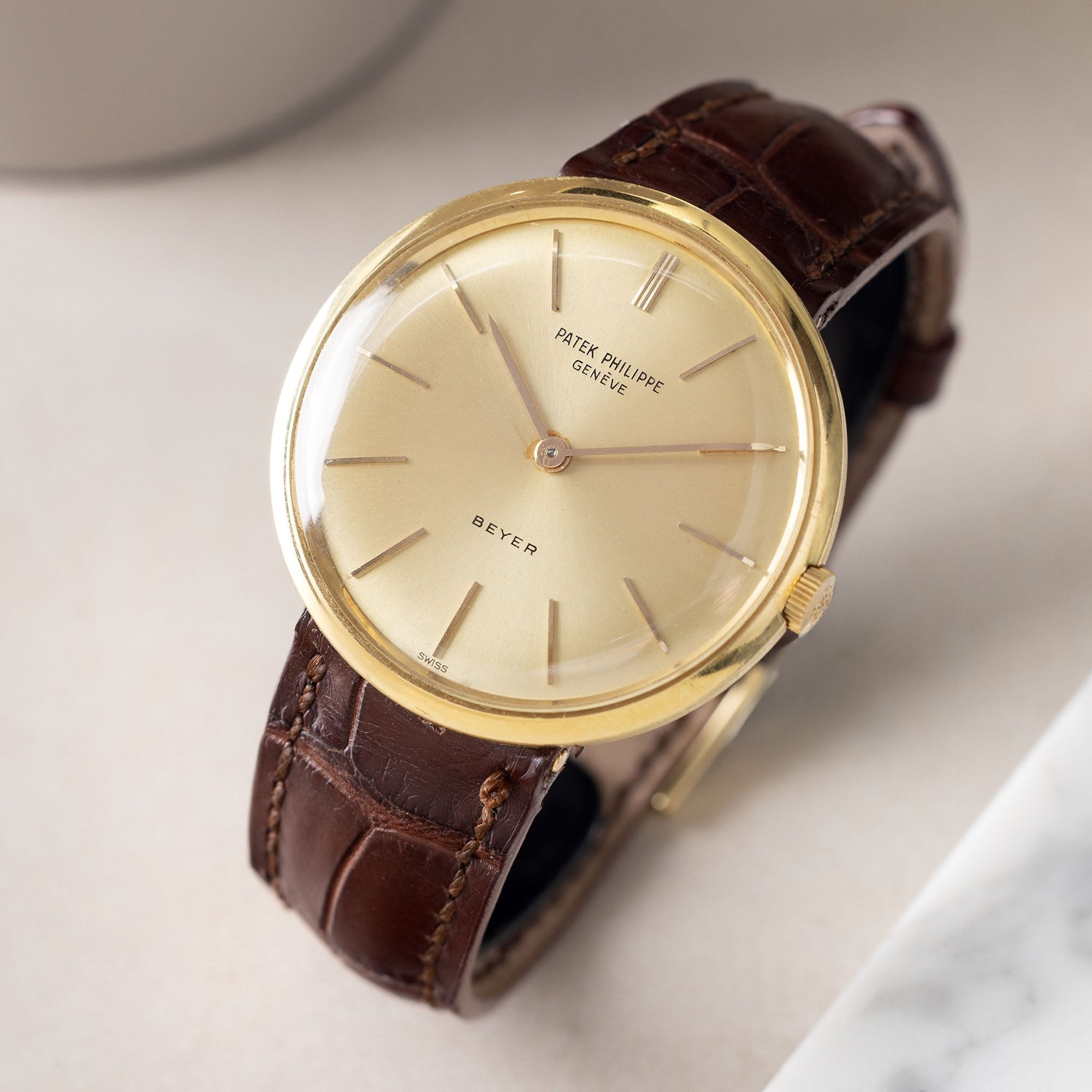 تصویر منبع؛ ساعت مچی Patek Philippe Calatrava Disco Volante مدل 2591J طلای ۱۸ عیار