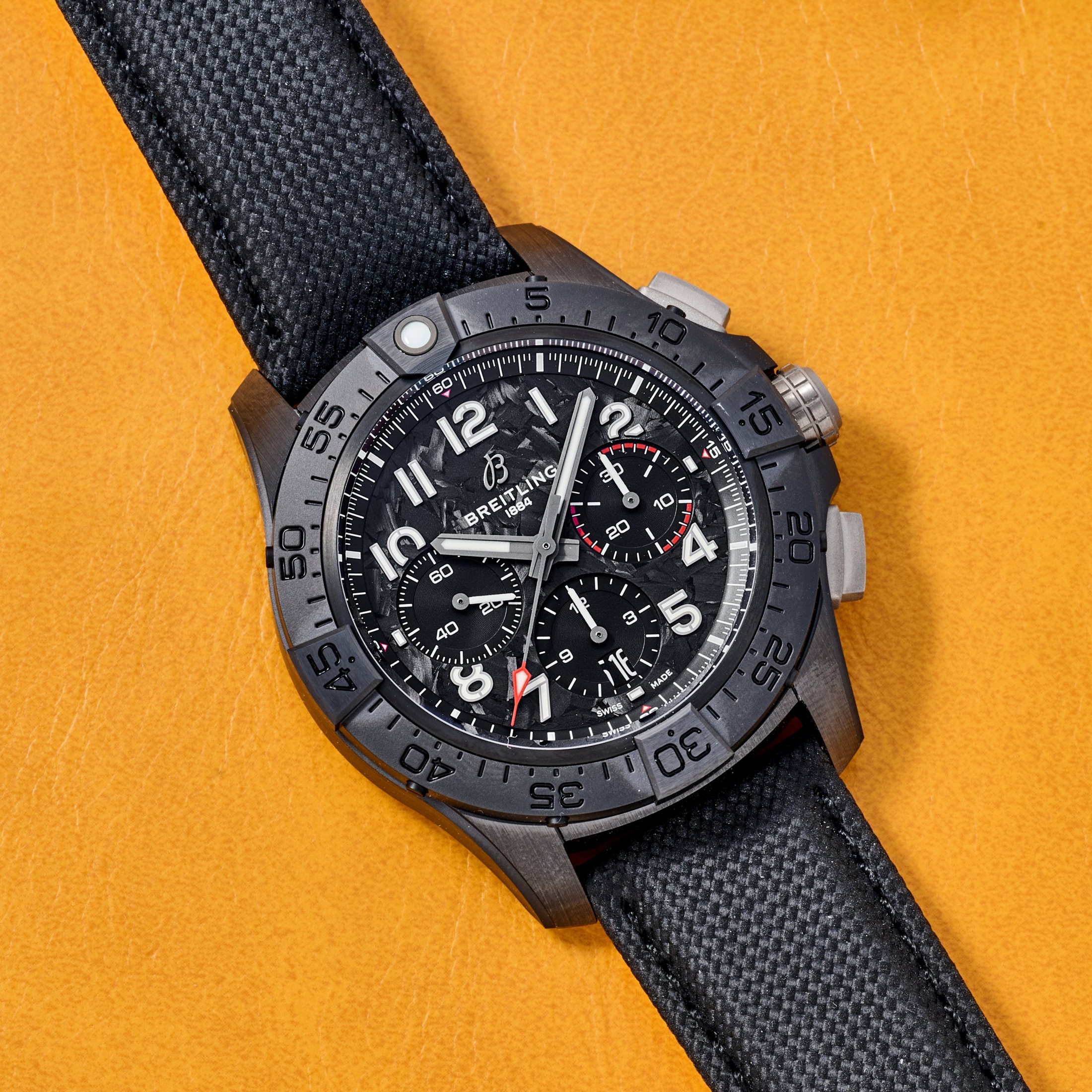تصویر منبع؛ ساعت مچی Breitling Avenger B01 Chronograph 44