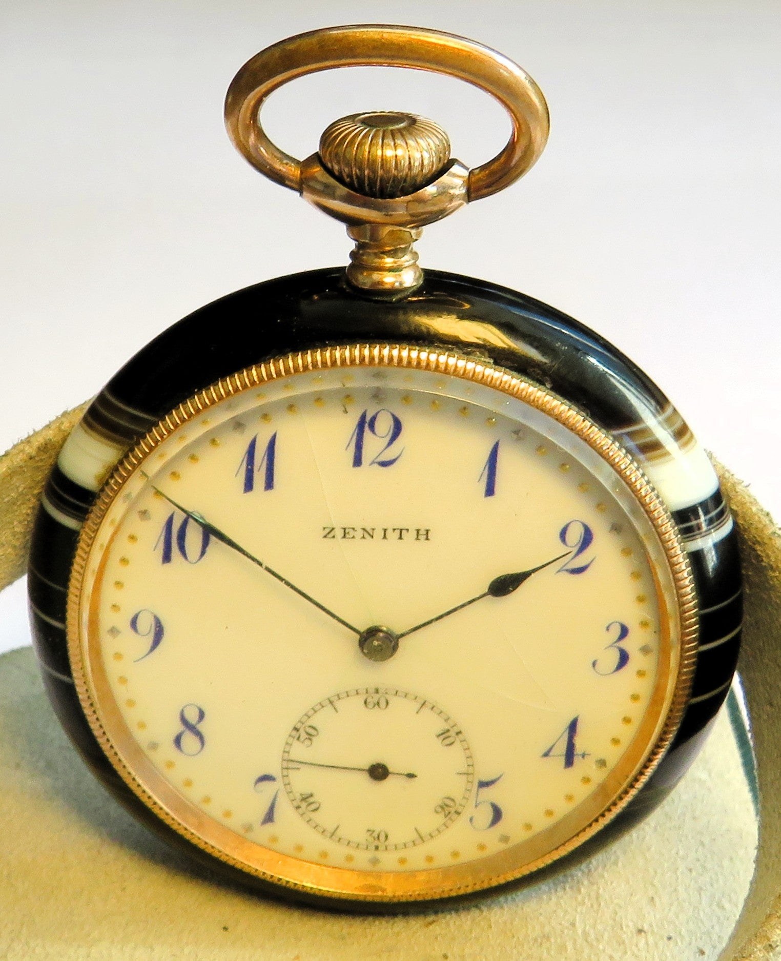 ساعت جیبی مردانه Zenith با بدنه یکپارچه از سنگ عقیق، حدود ۱۹۰۰