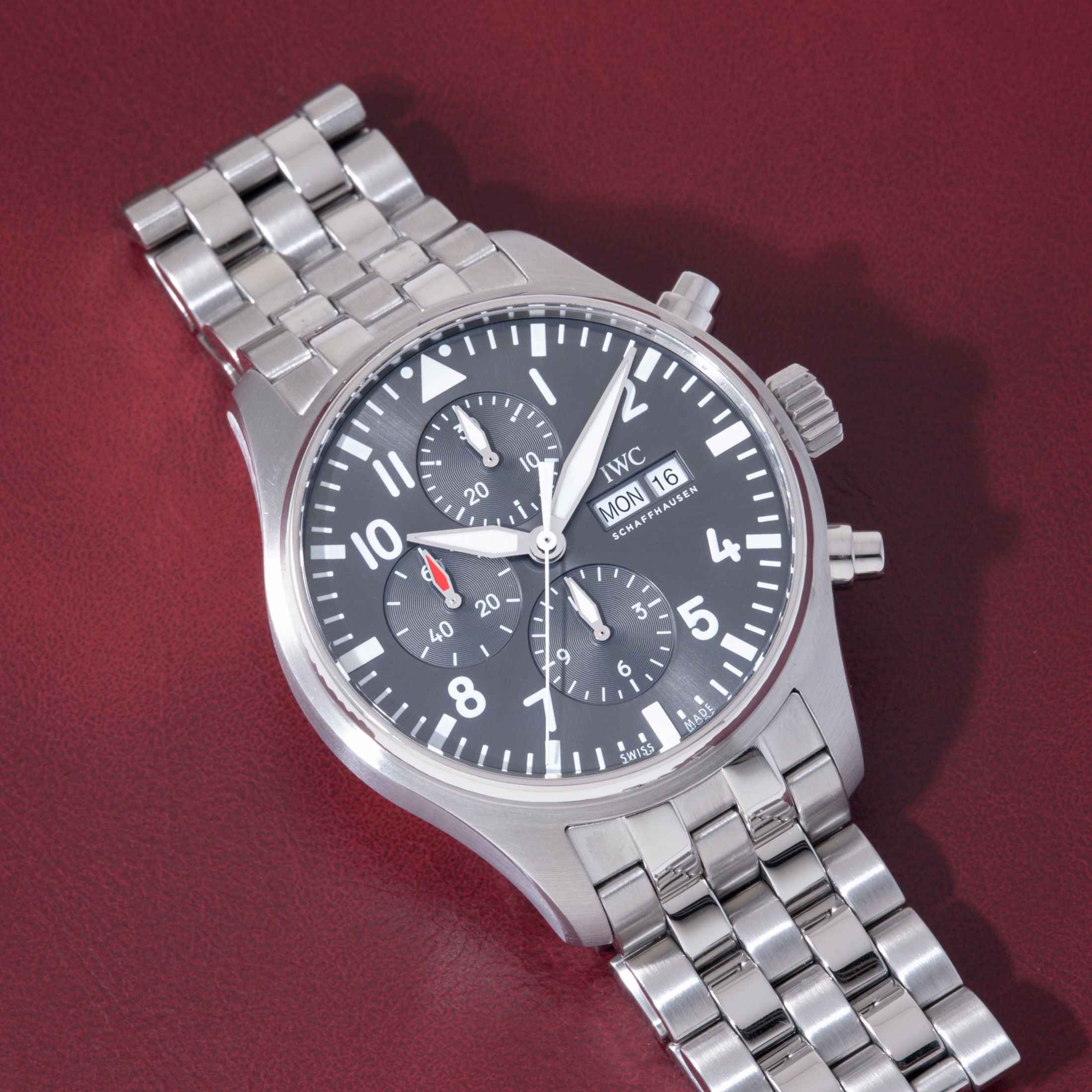 تصویر منبع؛ ساعت مچی IWC Pilot's Chronograph