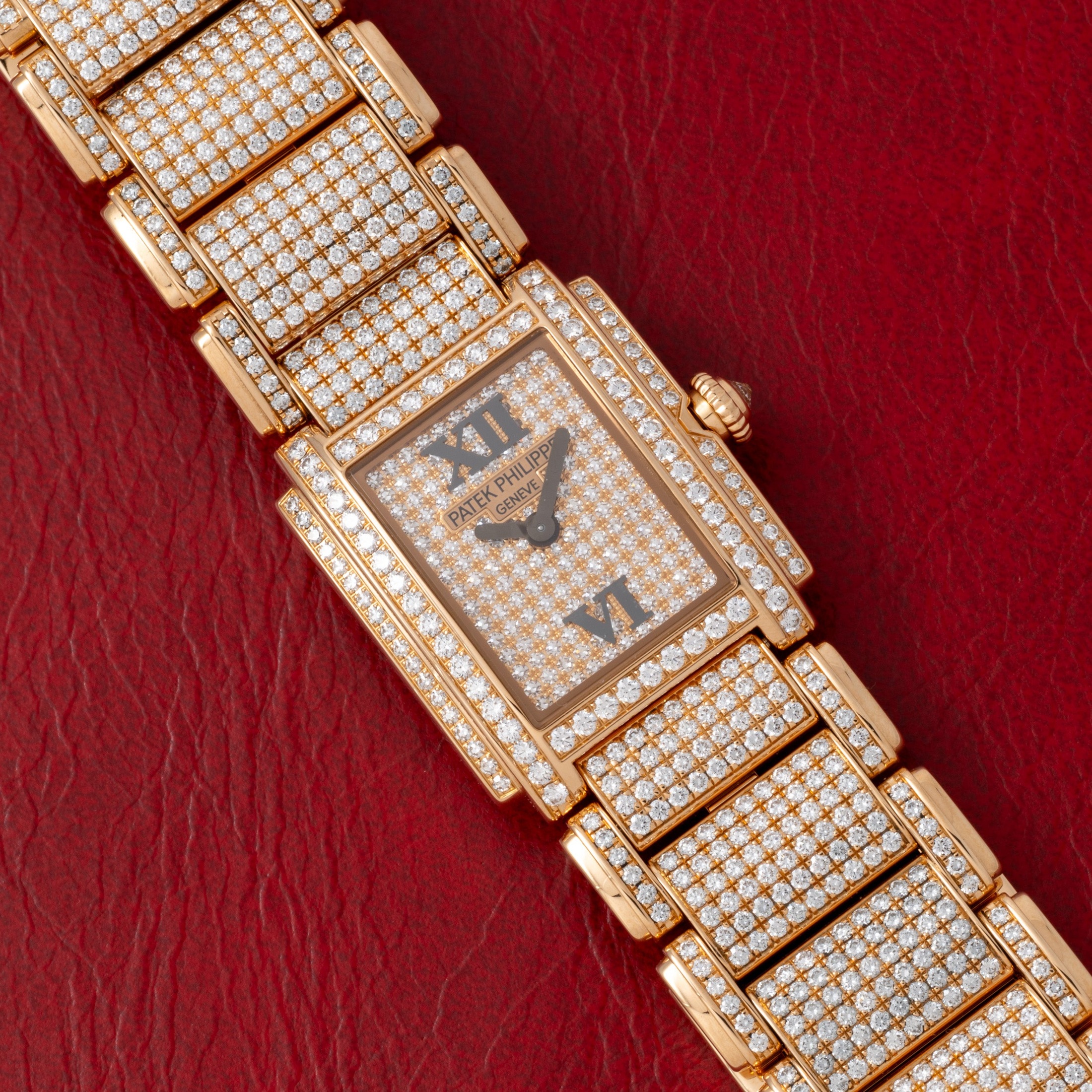 تصویر منبع؛ ساعت مچی Patek Philippe Twenty-4 با الماس رفرنس 4909/50R-001