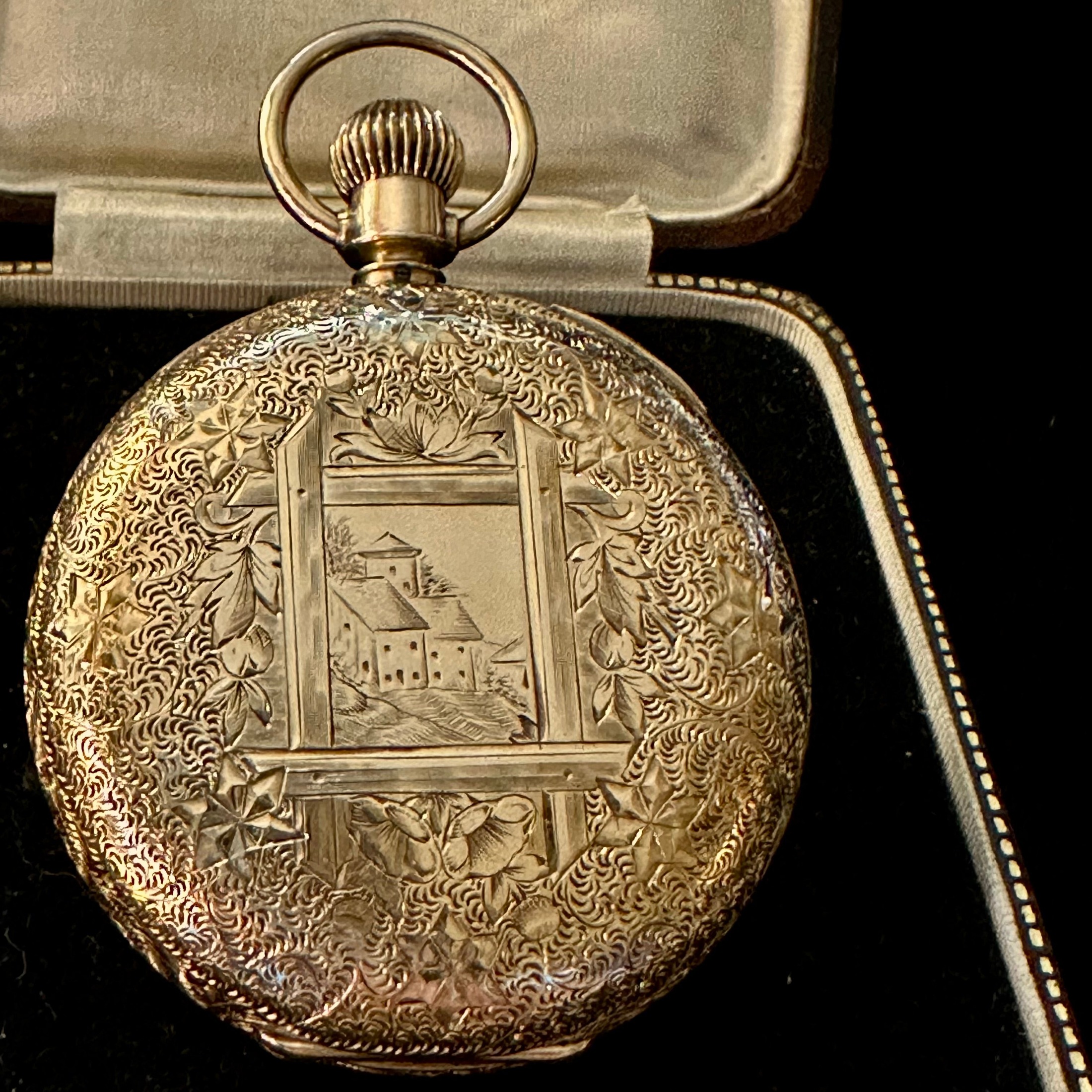 تصویر منبع؛ ساعت جیبی WALTHAM با بدنه طلای ۱۴ عیار