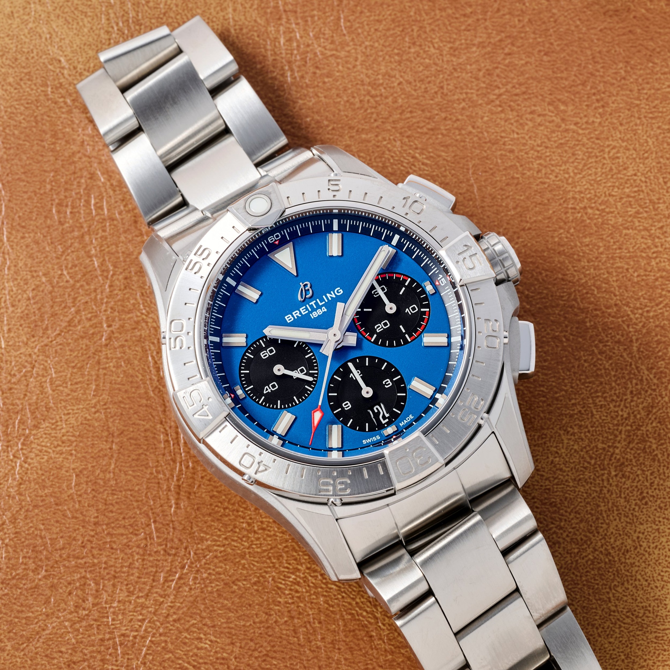 تصویر منبع؛ Breitling Avenger B01 Chronograph 42