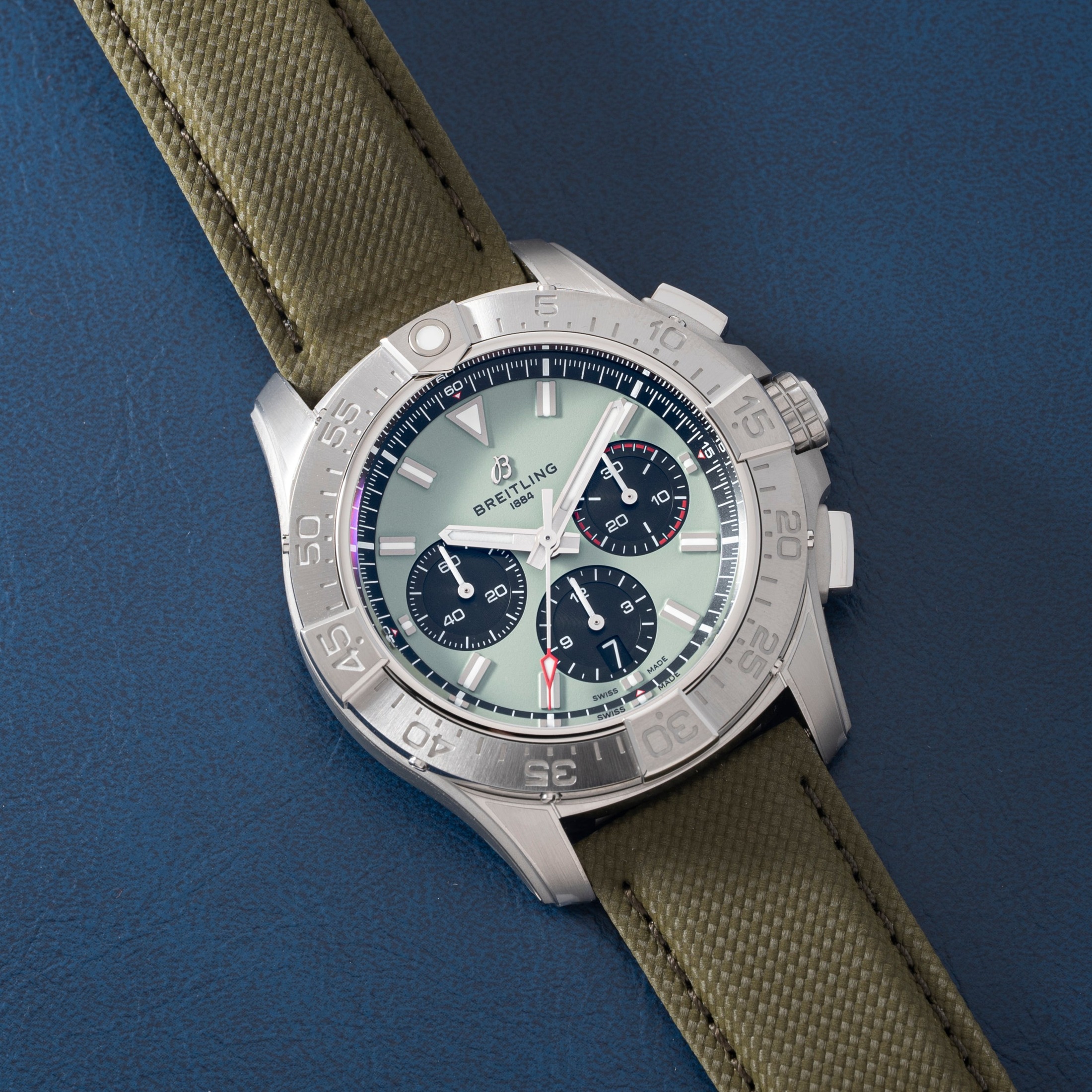 تصویر منبع؛ Breitling Avenger B01 Chronograph 44