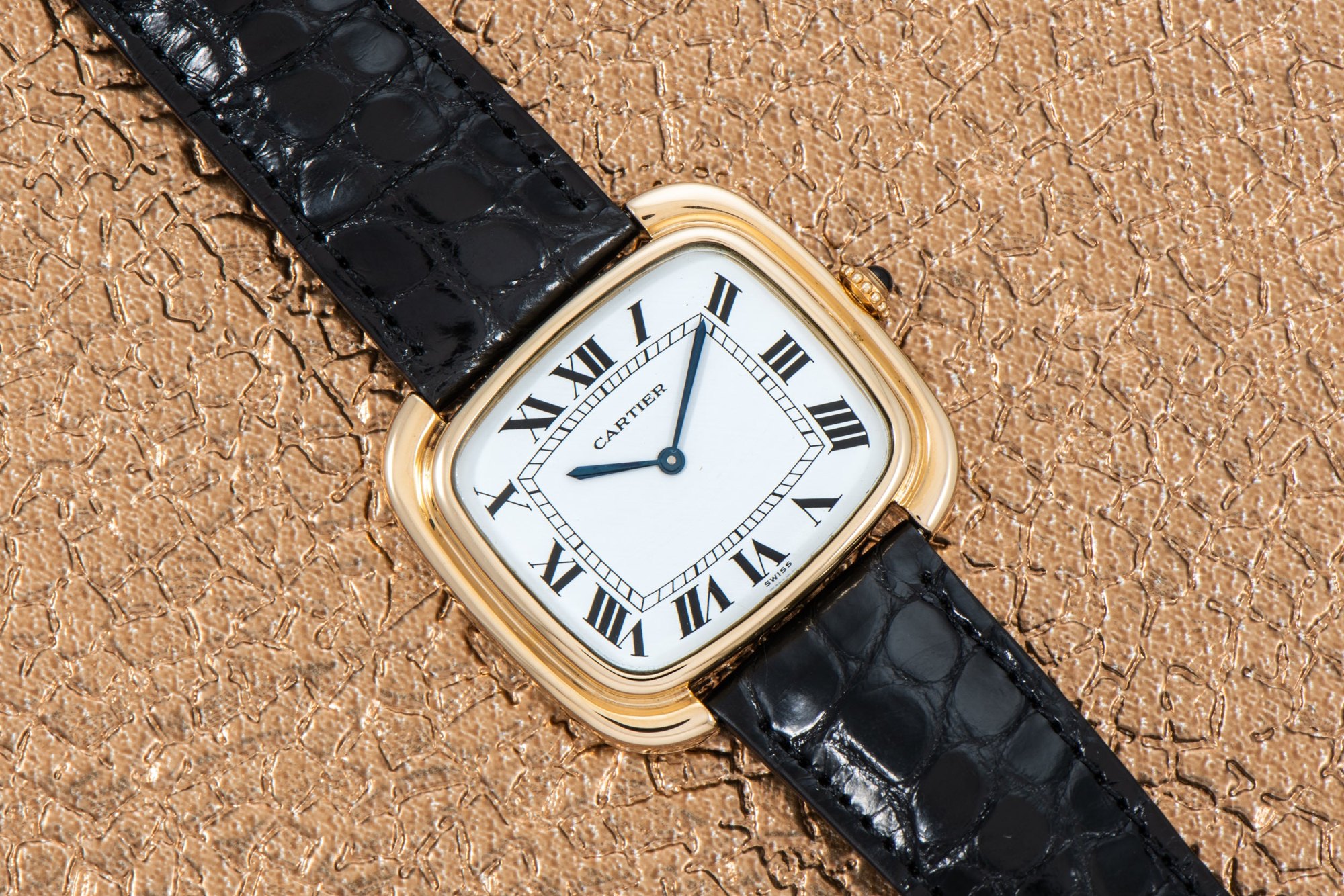تصویر منبع؛ ساعت مچی کارتیه Cartier Gondole Jumbo Horizontal از طلای ۱۸ عیار