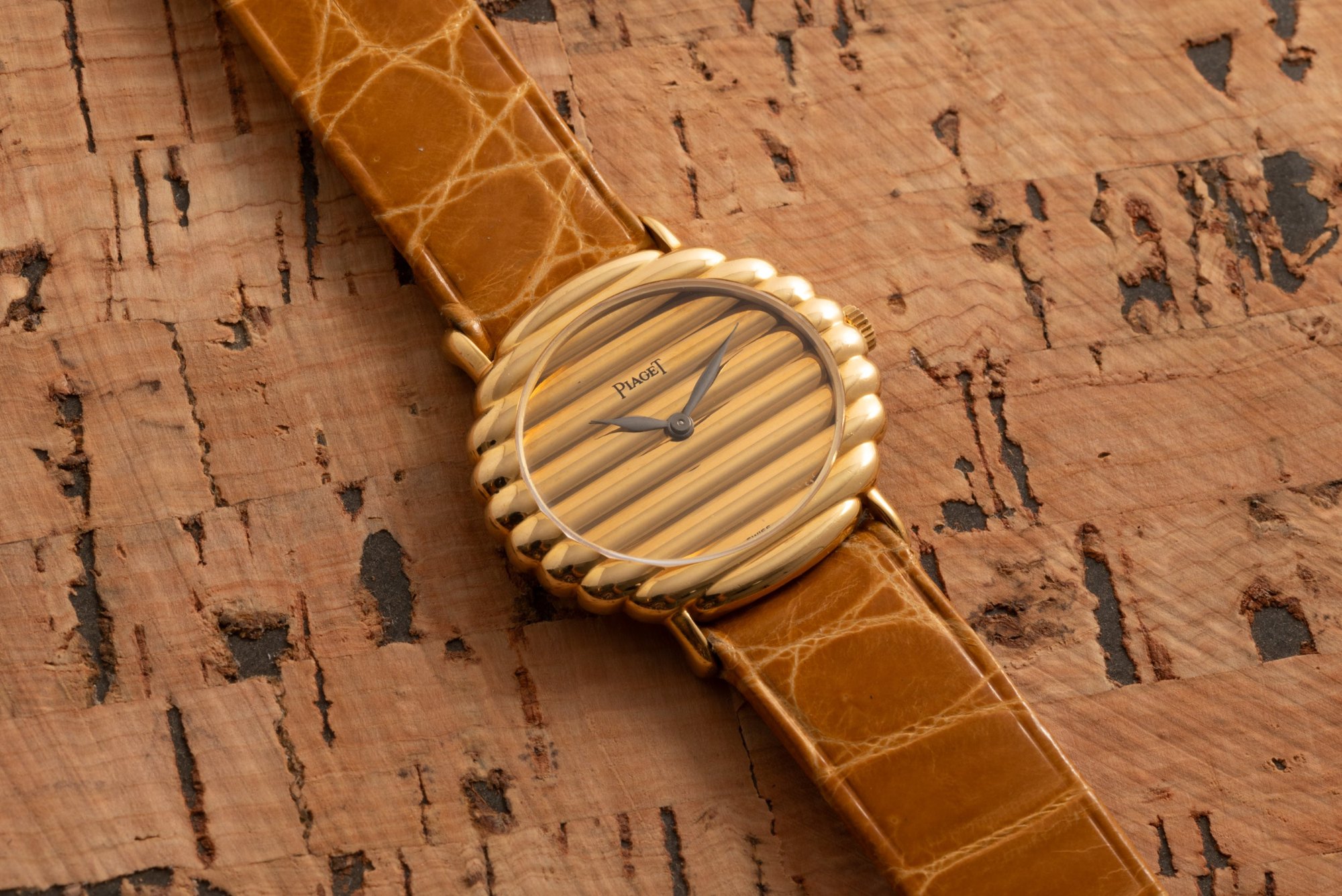تصویر منبع؛ ساعت مچی واچ پیاژه Piaget Ovale قاب بیضی طلای ۱۸ عیار