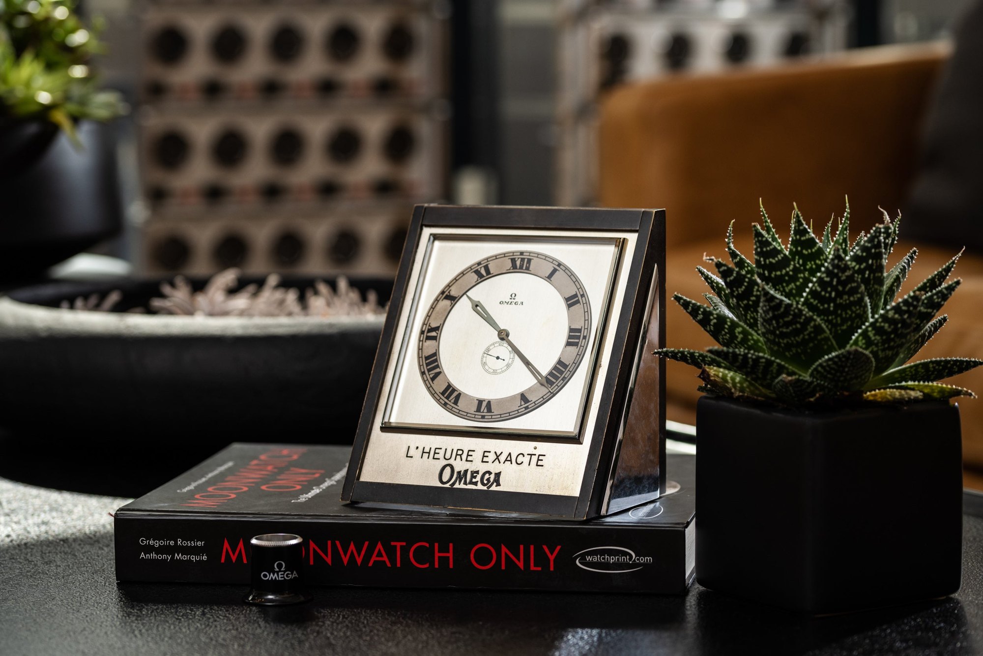تصویر منبع؛ ساعت رومیزی Omega Table Clock Chronometer دهه ۱۹۳۰