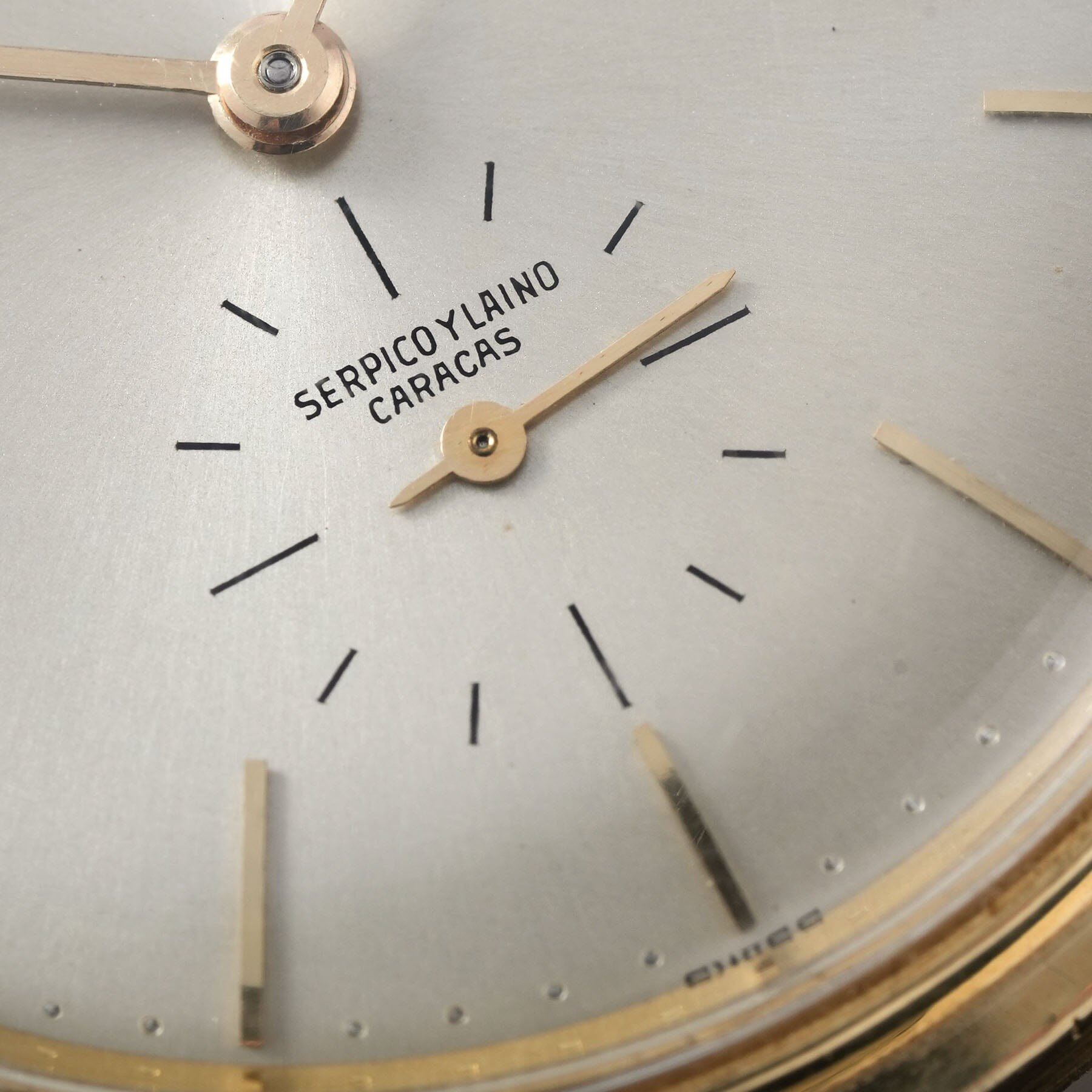 تصویر منبع؛ ساعت مچی Patek Philippe Calatrava رفرنس 3445 با امضای دوگانه Serpico y Laino