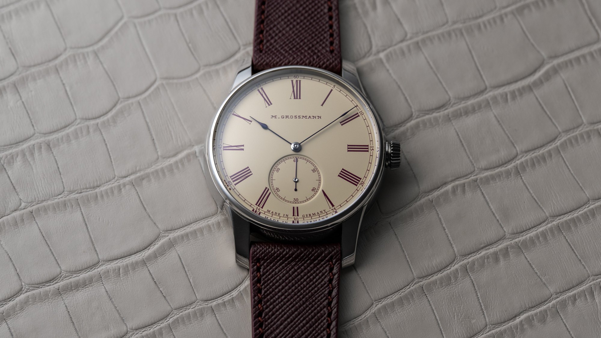 تصویر منبع؛ ساعت مچی Moritz Grossmann مدل Hamatic Vintage Cream با قاب طلای سفید
