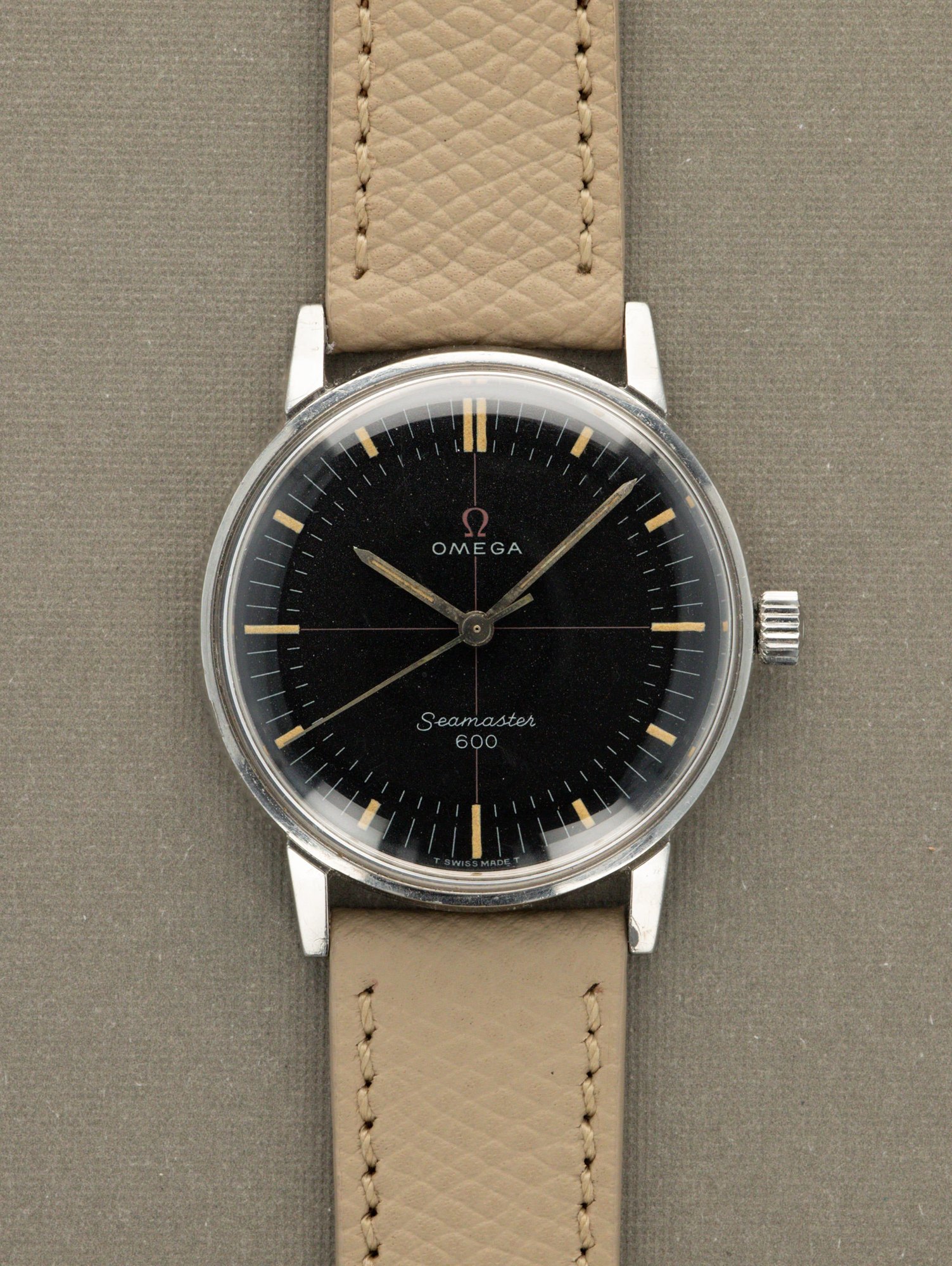 تصویر منبع؛ ساعت مچی امگا Omega Seamaster 600 رفرنس 135.011 با صفحه مشکی تکنیکال