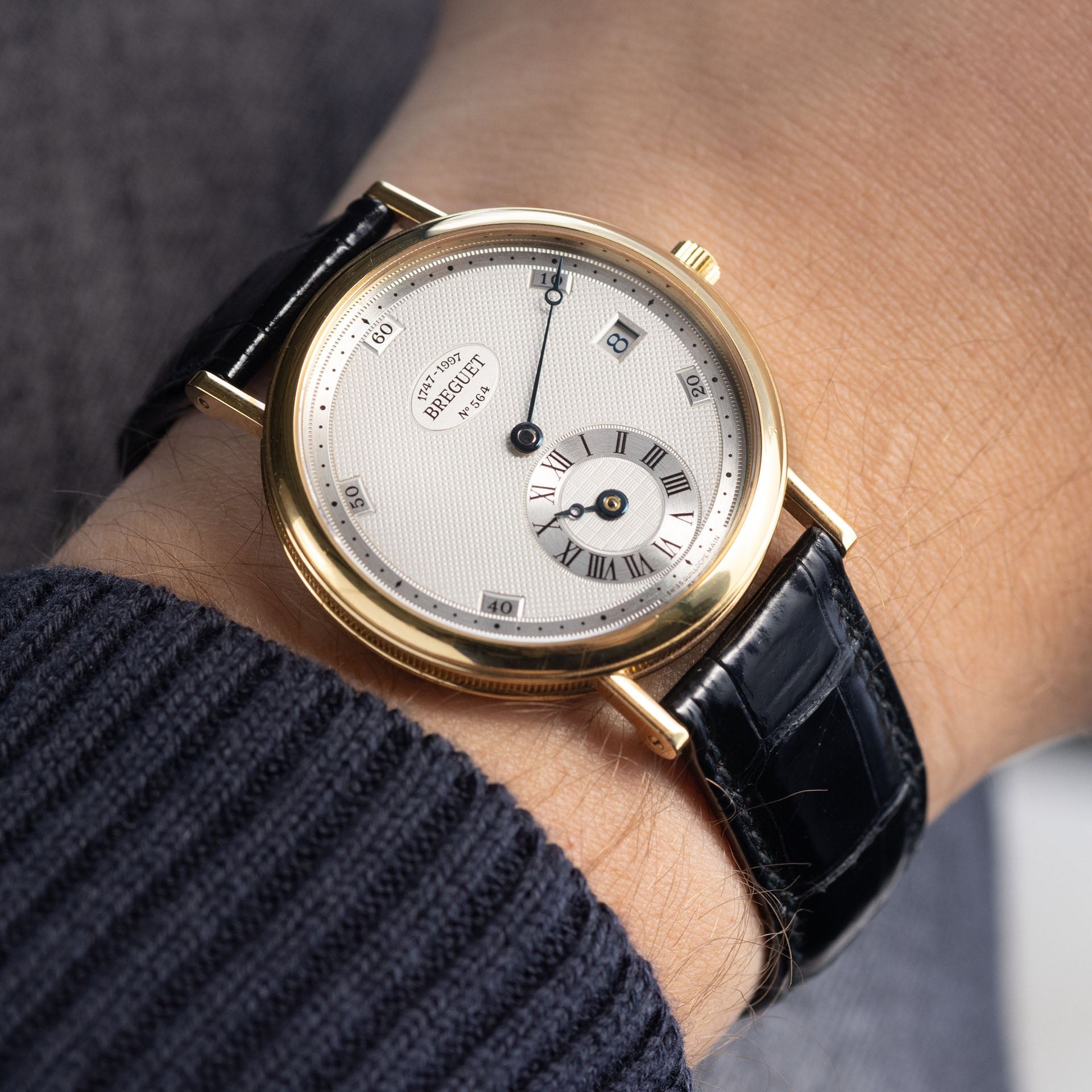 تصویر منبع؛ ساعت مچی Breguet Regulator نسخه محدود رفرنس 1747 از طلای زرد ۱۸ عیار