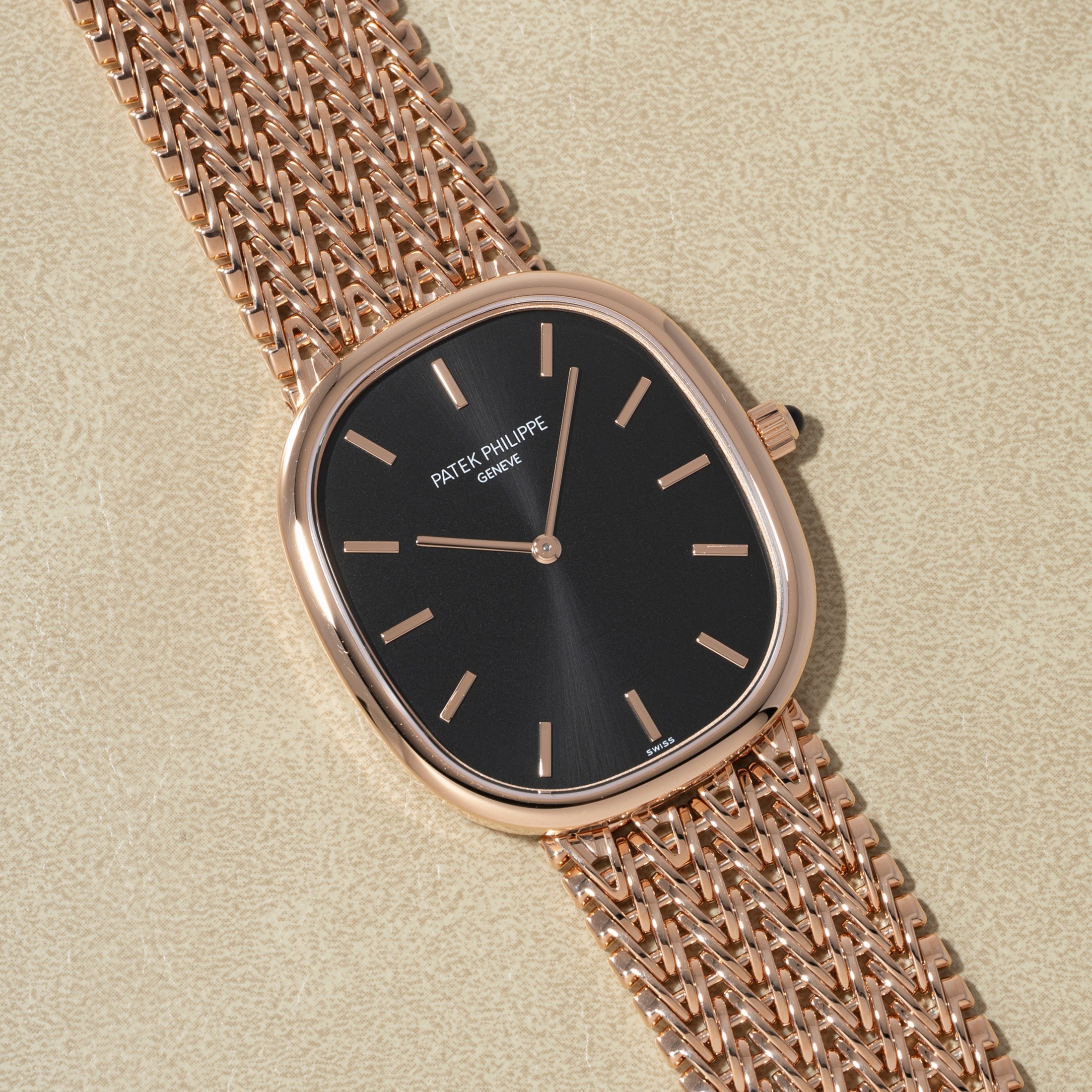 تصویر منبع؛ ساعت Patek Philippe Golden Ellipse Ref. 5738/1R-001