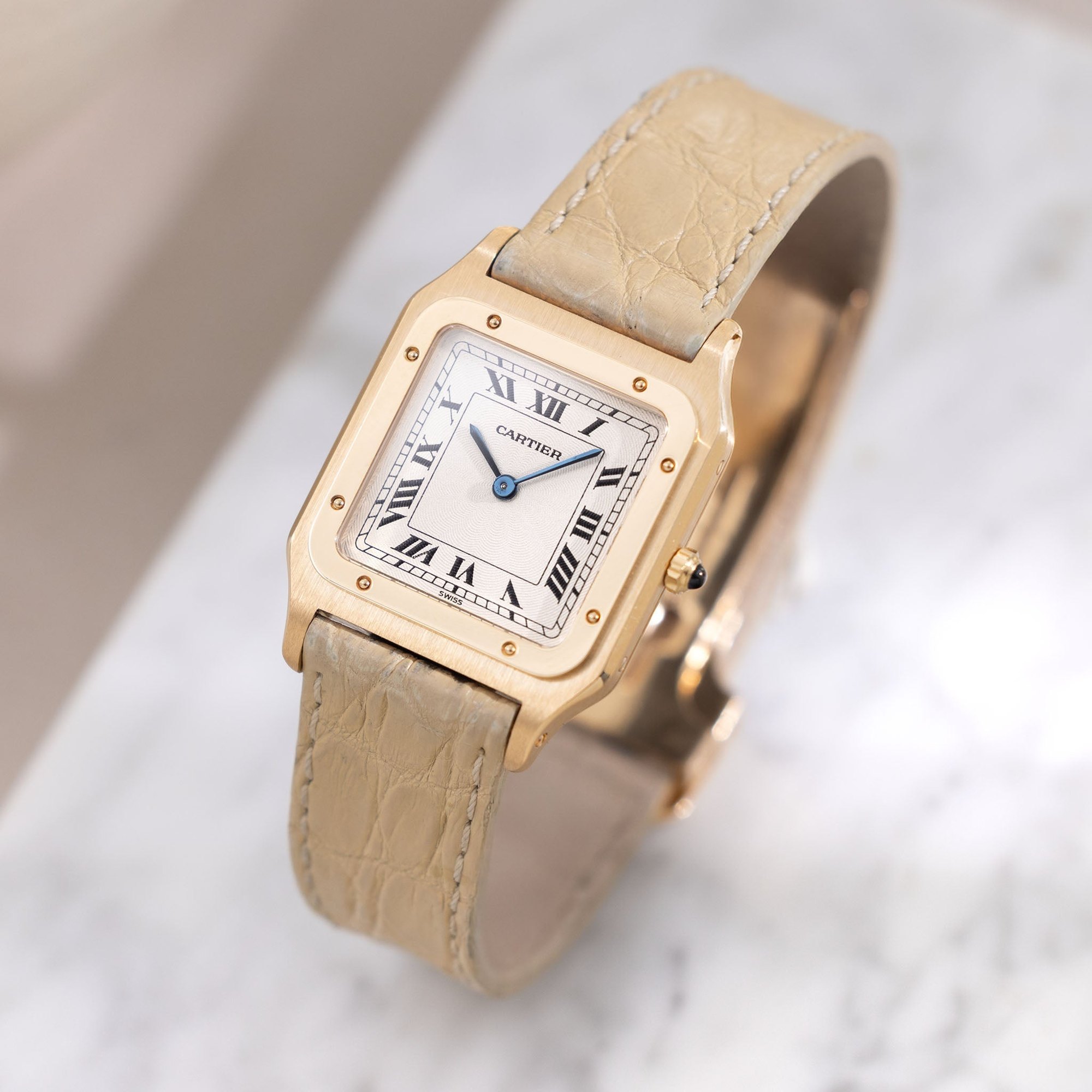 تصویر منبع؛ ساعت مچی Cartier Santos Dumont الترا تین رفرنس 8210 با طلای ۱۸ عیار