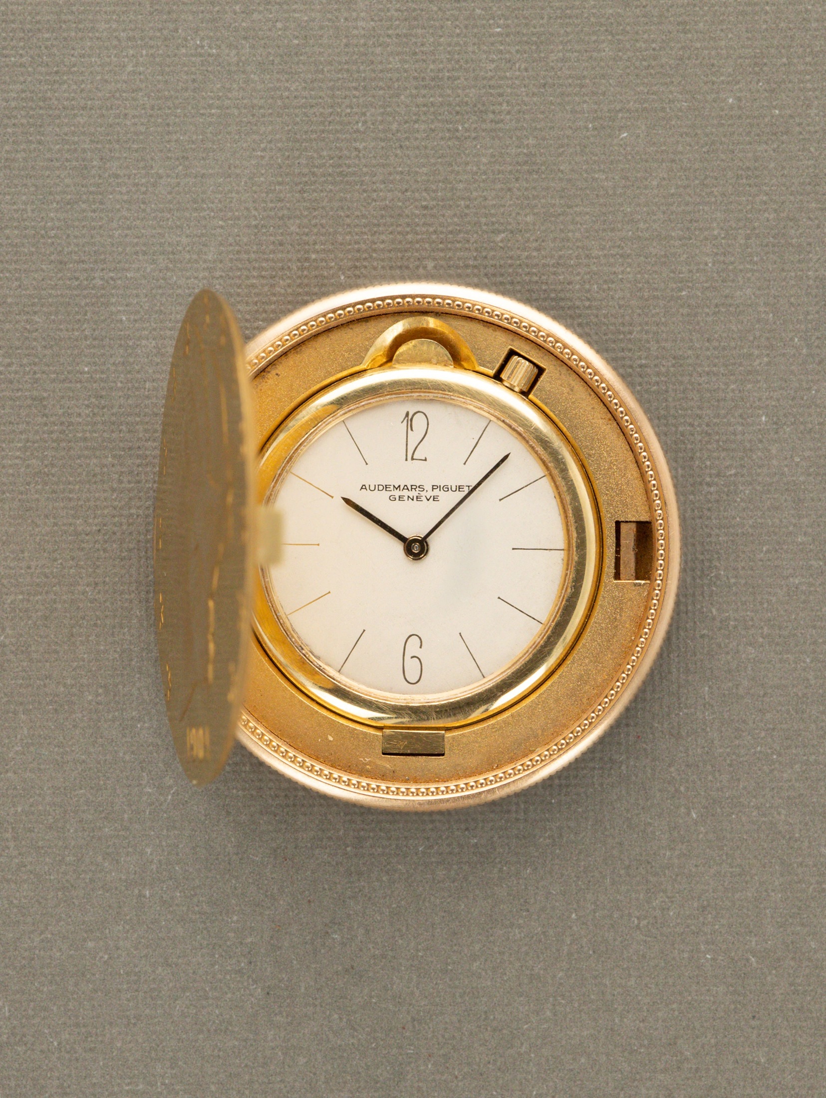 تصویر منبع؛ ساعت مچی Audemars Piguet 'Coin' Watch از طلای زرد