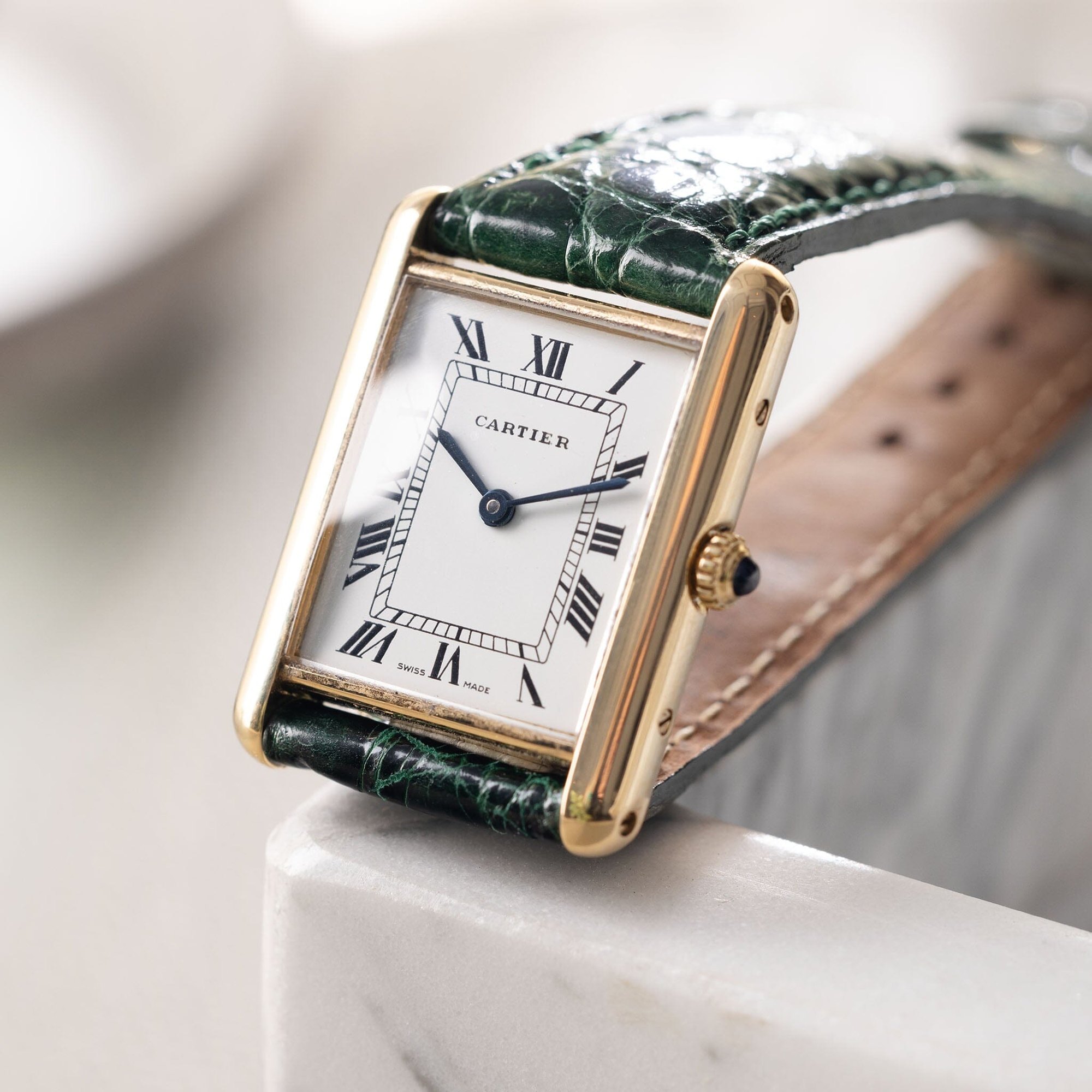 تصویر منبع؛ ساعت مچی Cartier Tank Louis قاب طلا ۱۸ عیار با موتور کوارتز